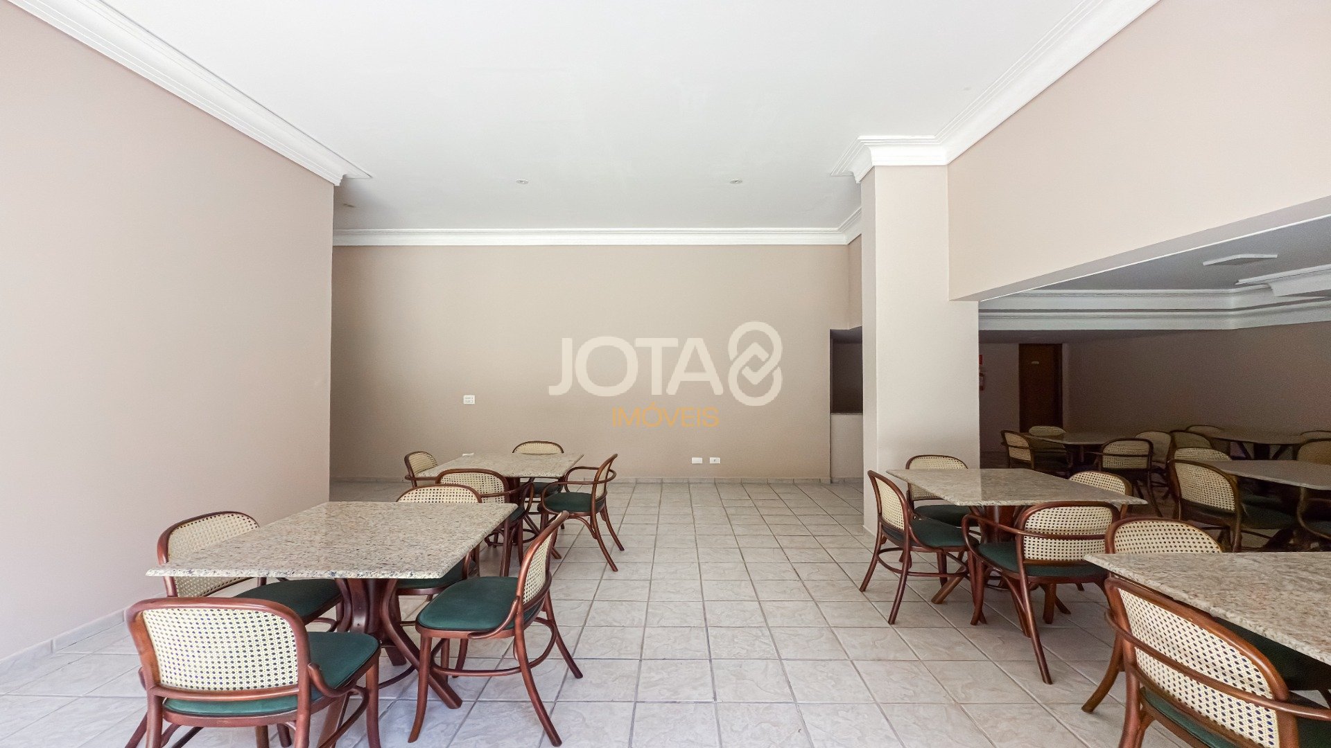 APARTAMENTO DE 70M² COM 2 QUARTOS (1 SUÍTE) NO BATEL