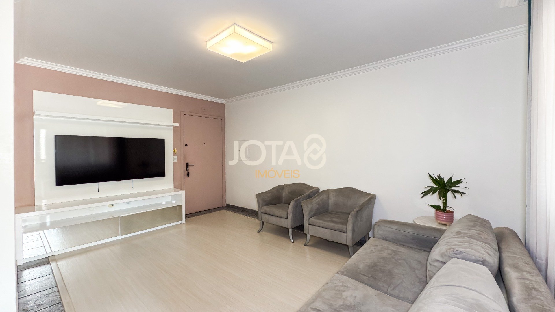 APARTAMENTO DE 70M² COM 2 QUARTOS (1 SUÍTE) NO BATEL