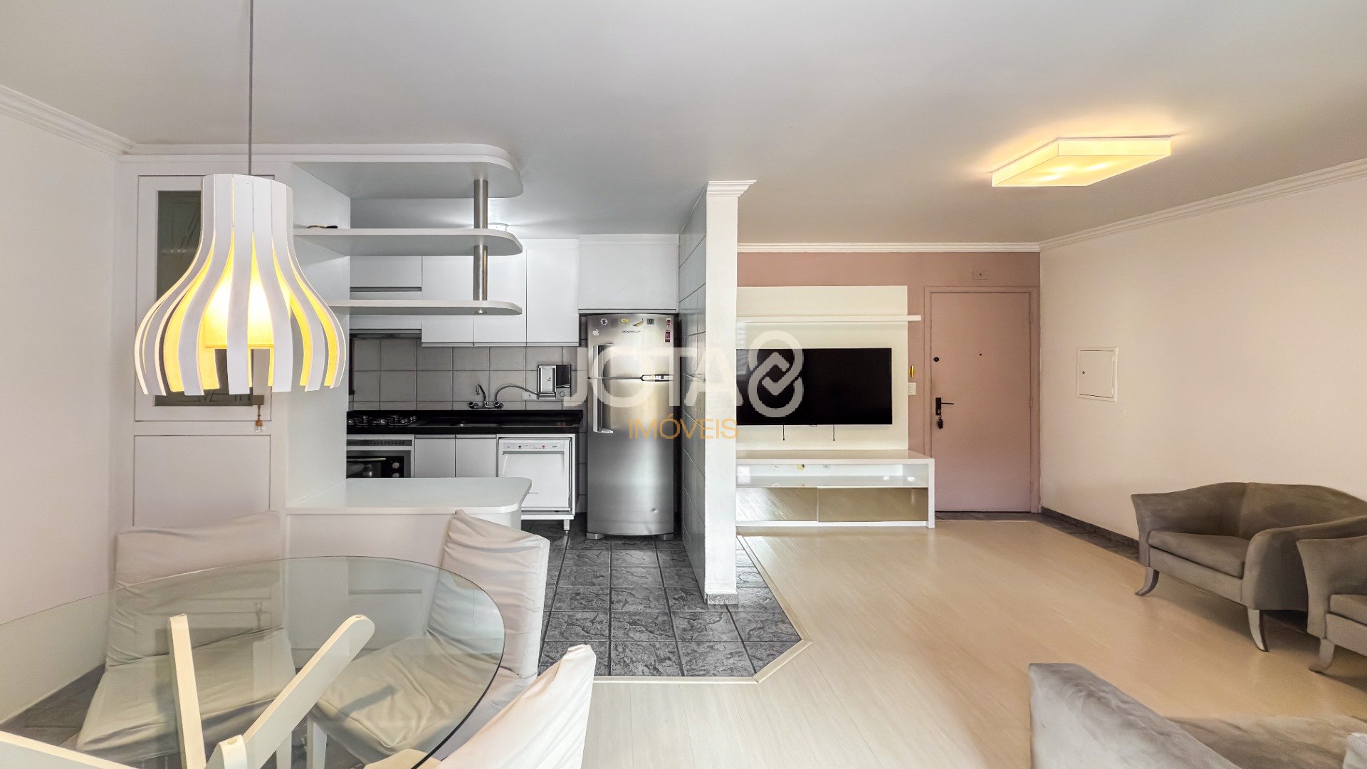 APARTAMENTO DE 70M² COM 2 QUARTOS (1 SUÍTE) NO BATEL
