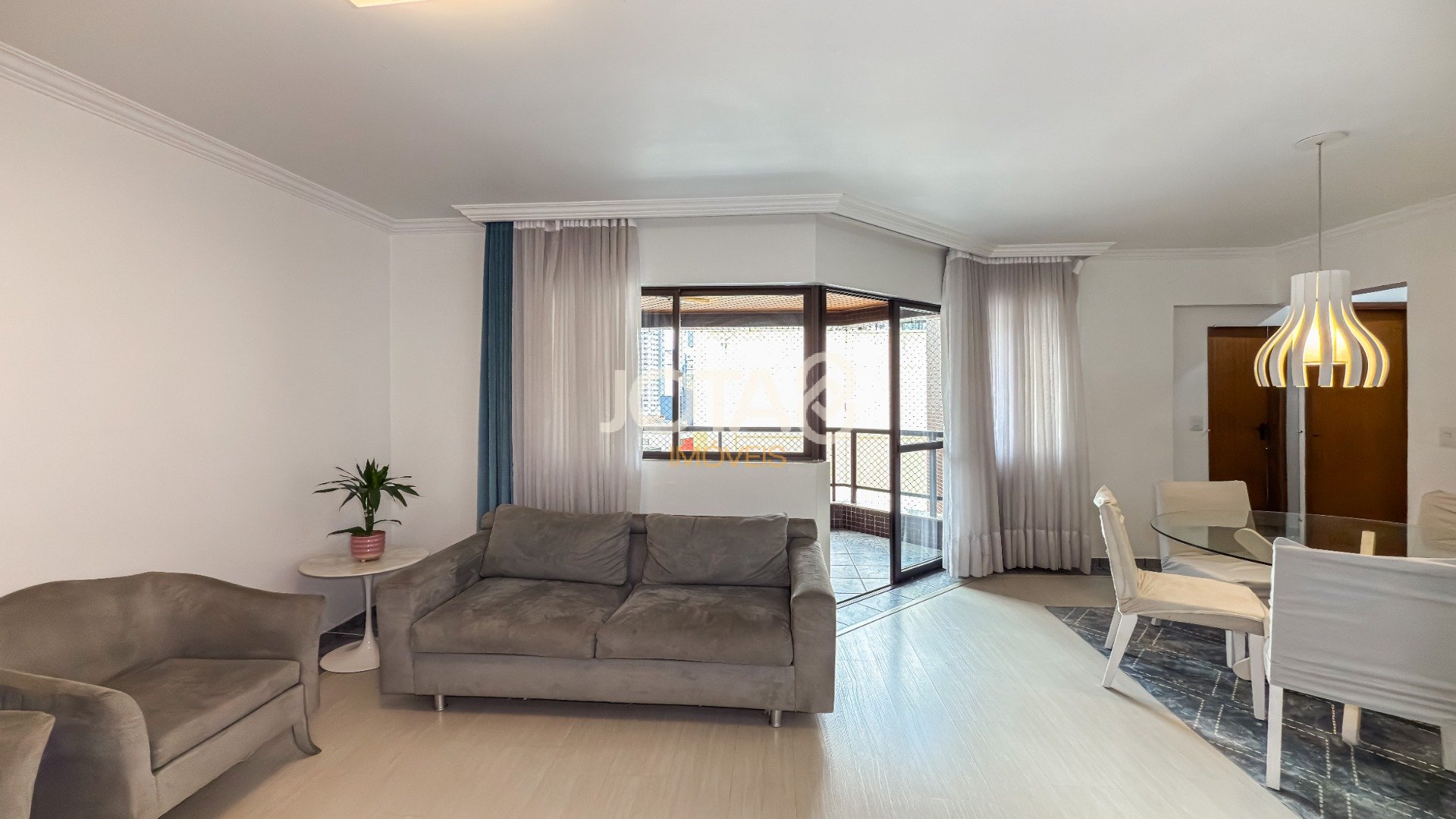Foto de destaque Apartamento de 70m² com 2 quartos (1 suíte) no batel