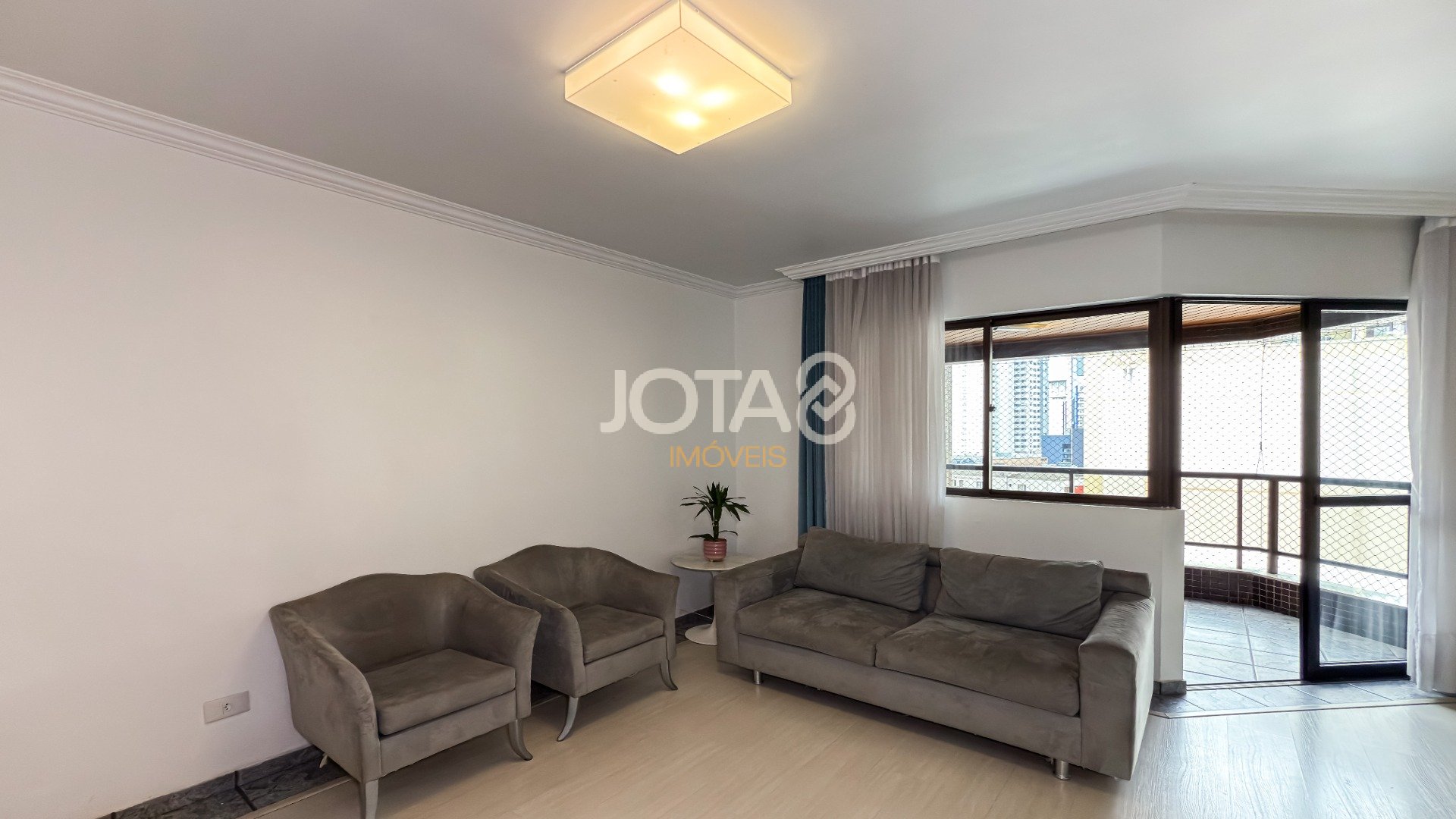 APARTAMENTO DE 70M² COM 2 QUARTOS (1 SUÍTE) NO BATEL