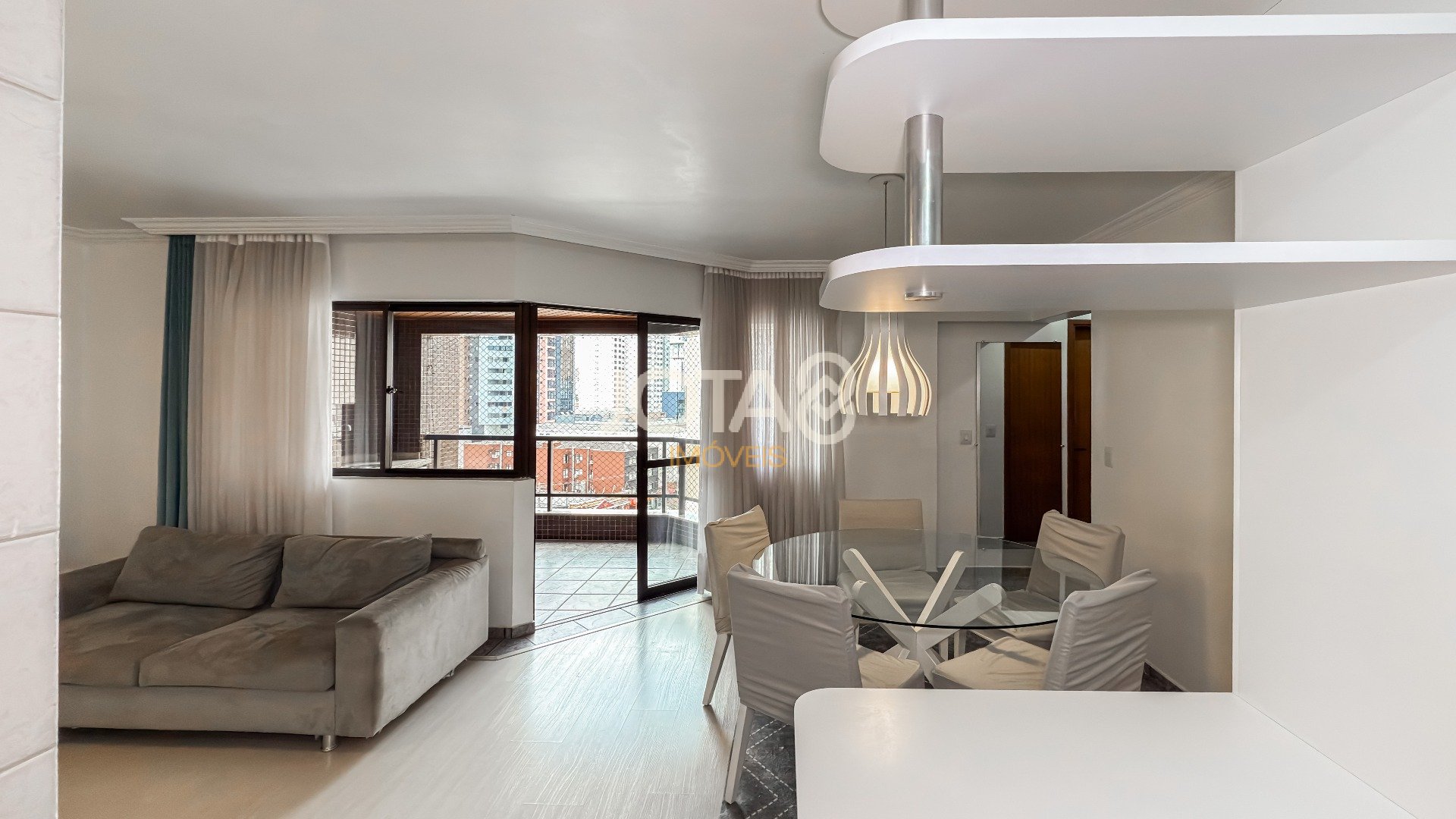 APARTAMENTO DE 70M² COM 2 QUARTOS (1 SUÍTE) NO BATEL