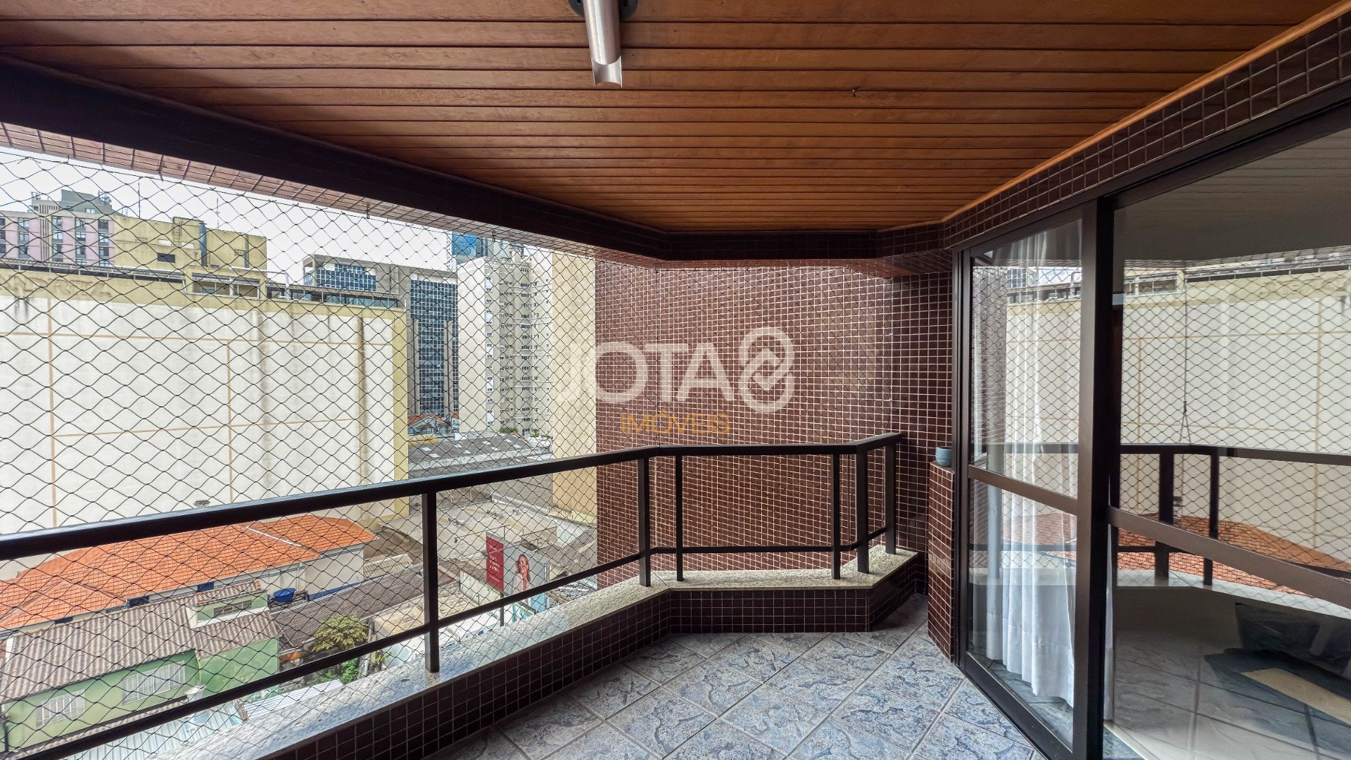 APARTAMENTO DE 70M² COM 2 QUARTOS (1 SUÍTE) NO BATEL
