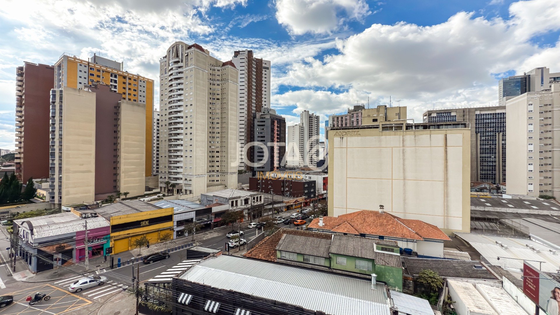 APARTAMENTO DE 70M² COM 2 QUARTOS (1 SUÍTE) NO BATEL