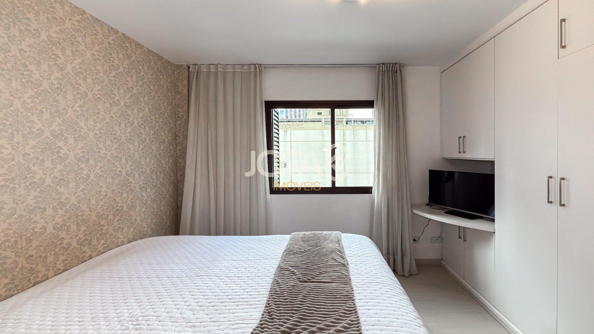 APARTAMENTO DE 70M² COM 2 QUARTOS (1 SUÍTE) NO BATEL