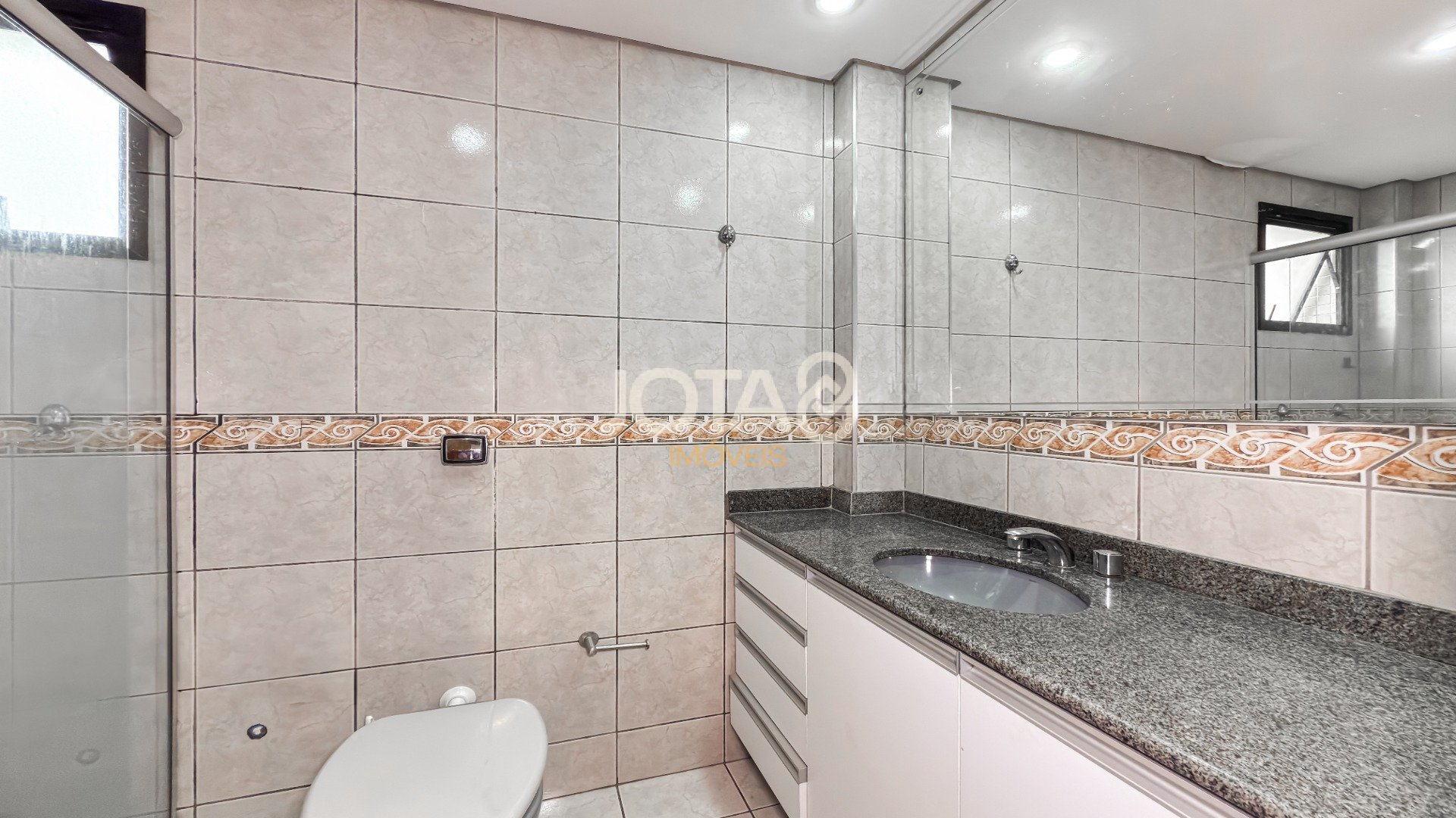 APARTAMENTO DE 70M² COM 2 QUARTOS (1 SUÍTE) NO BATEL