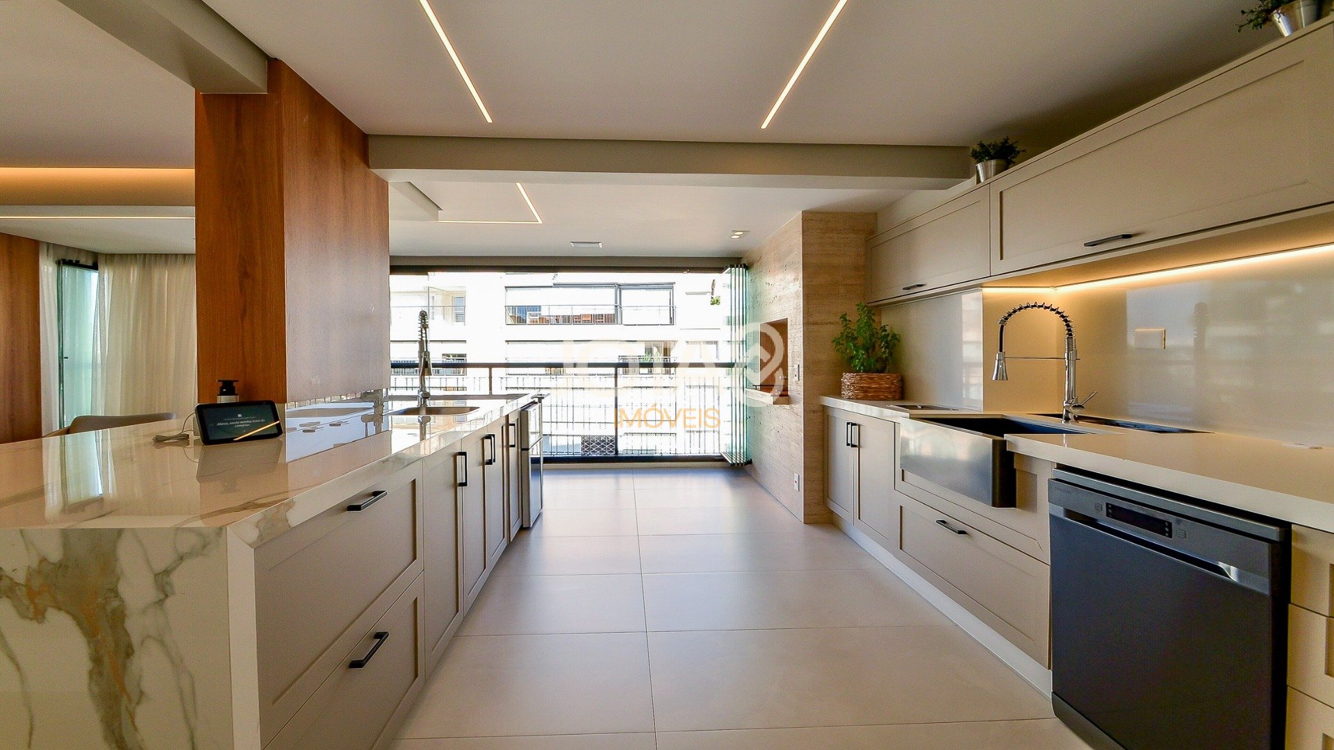 APARTAMENTO DECORADO COM 3 SUÍTES E 3 VAGAS NO ECOVILLE!
