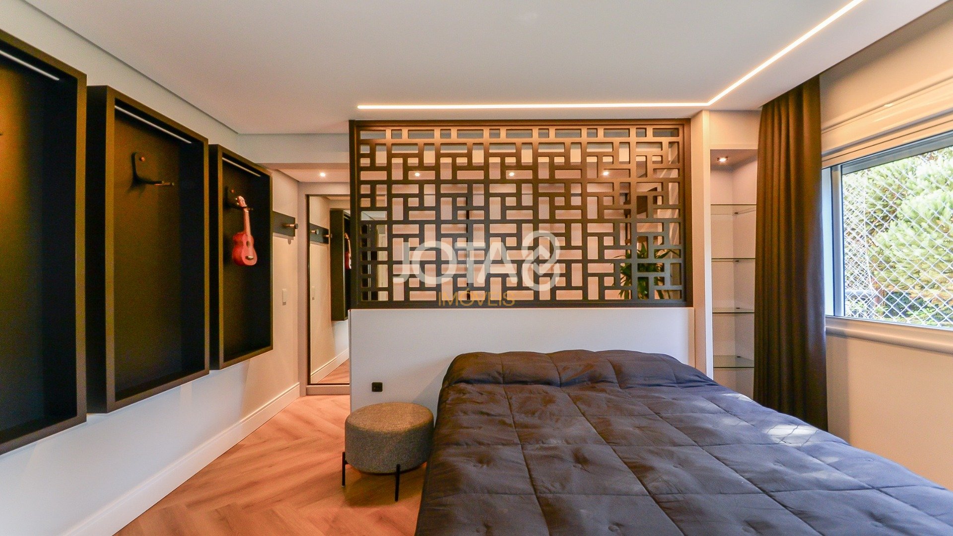 APARTAMENTO DECORADO COM 3 SUÍTES E 3 VAGAS NO ECOVILLE!
