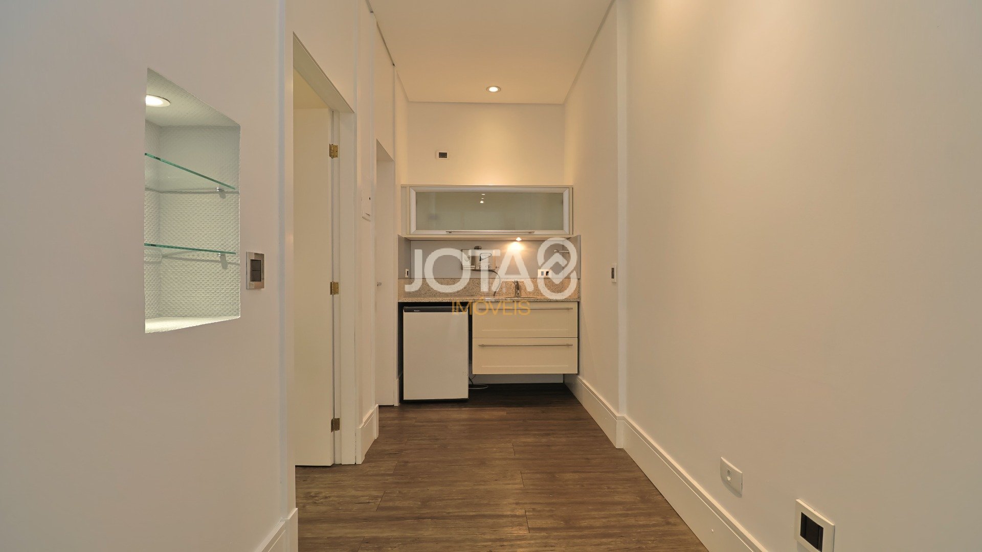 SALA COMERCIAL MOBILIADA NA PADRE ANCHIETA