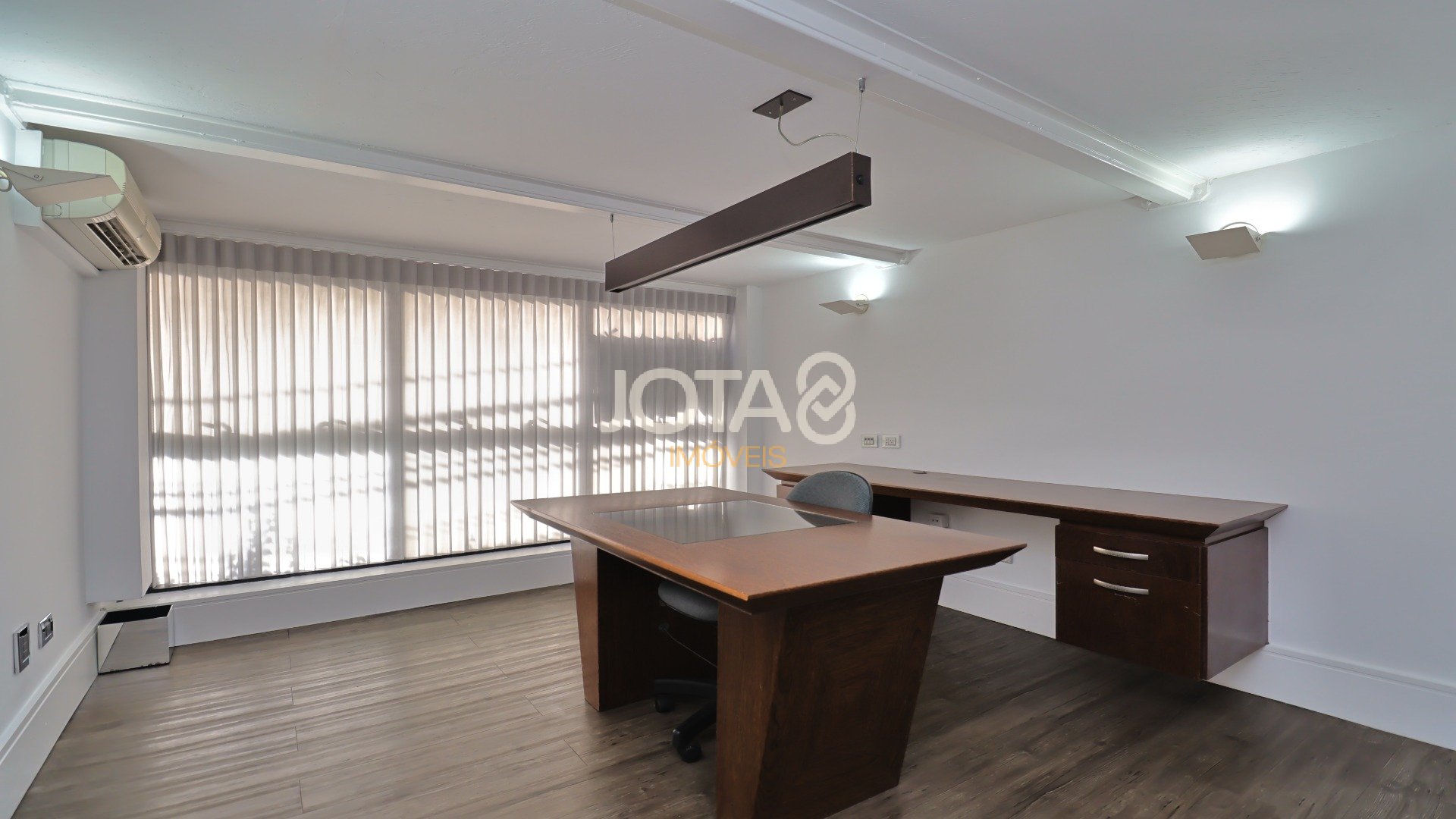 SALA COMERCIAL MOBILIADA NA PADRE ANCHIETA