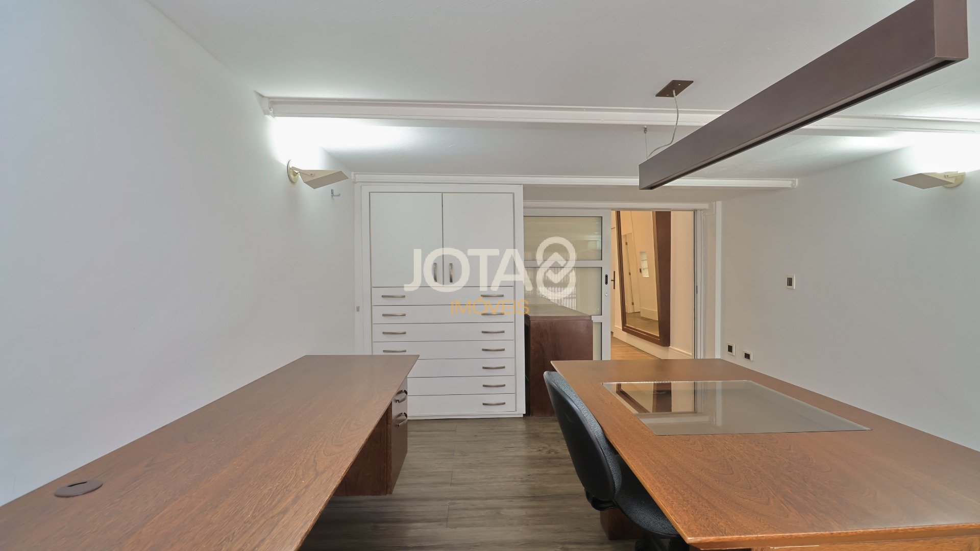 SALA COMERCIAL MOBILIADA NA PADRE ANCHIETA