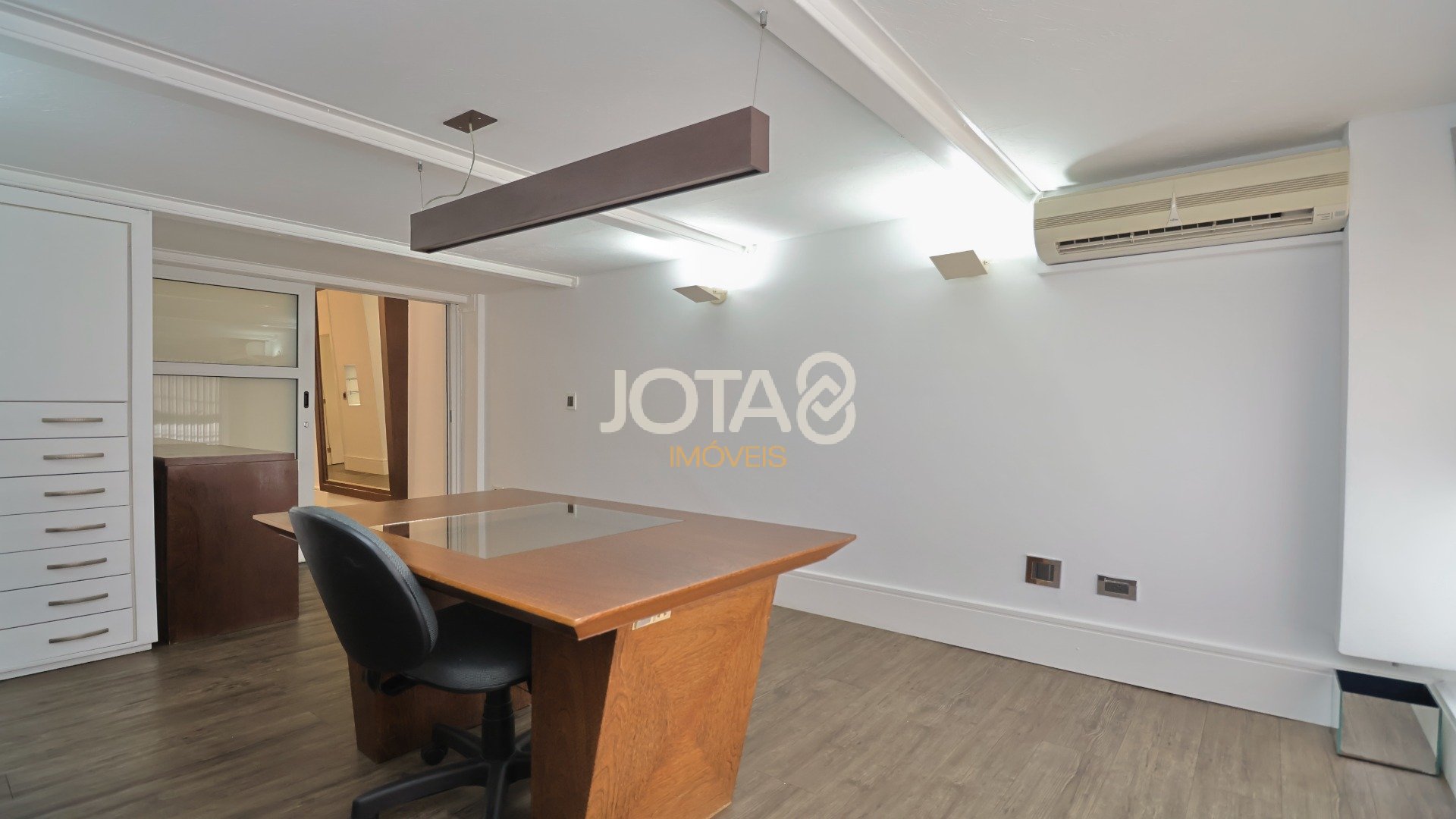 SALA COMERCIAL MOBILIADA NA PADRE ANCHIETA