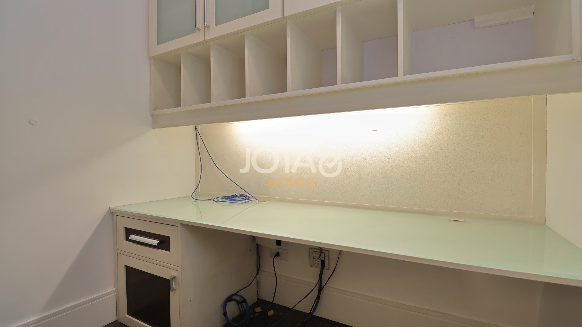 SALA COMERCIAL MOBILIADA NA PADRE ANCHIETA