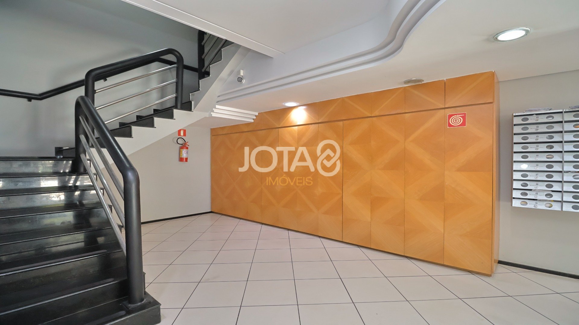 SALA COMERCIAL MOBILIADA NA PADRE ANCHIETA