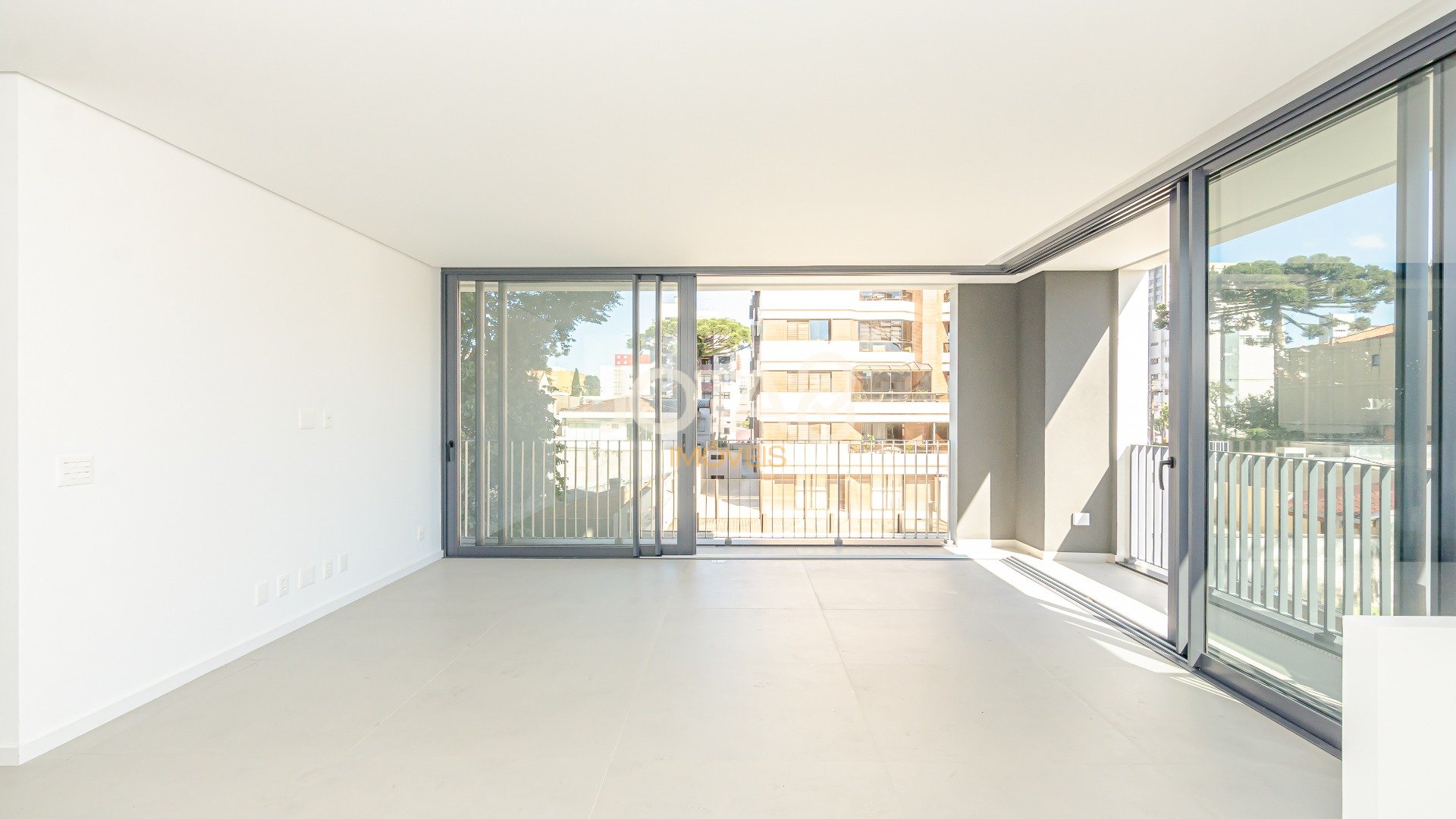 APARTAMENTO NOVO NO BATEL COM 2 QUARTOS