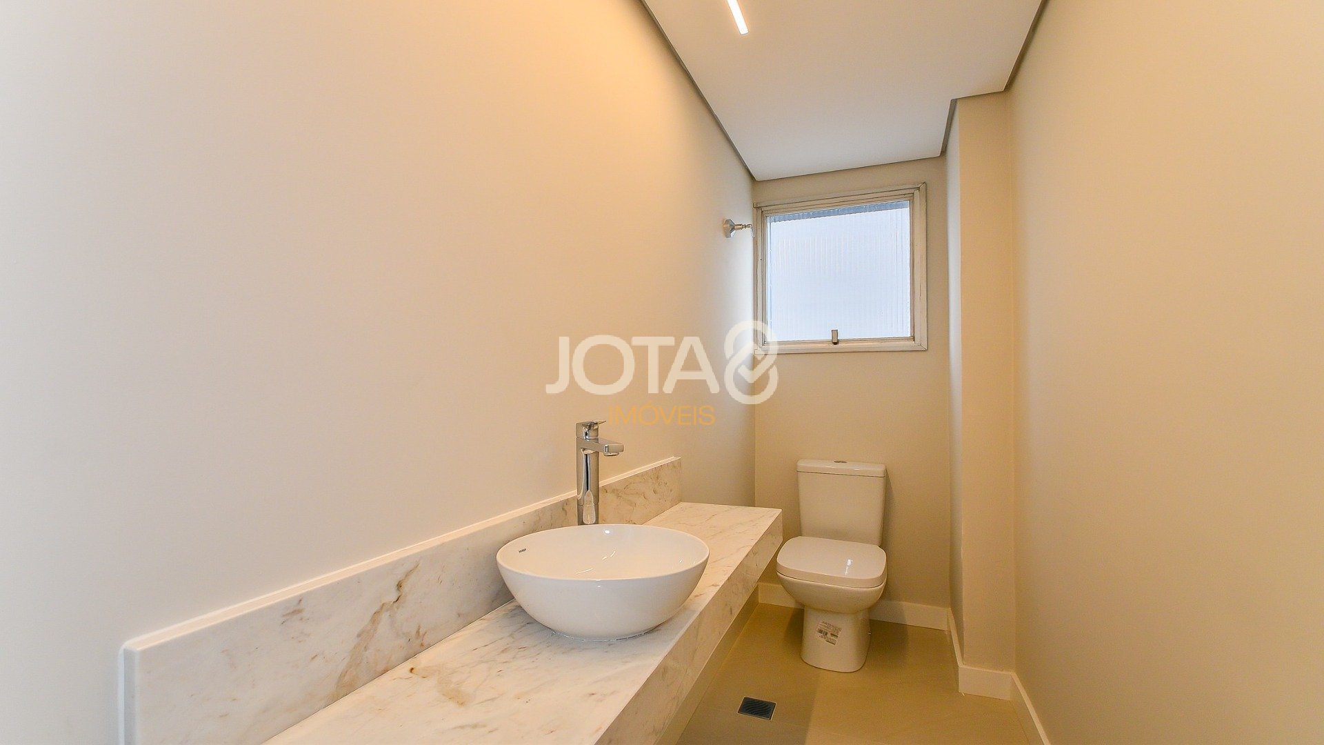 APARTAMENTO REFORMADO DE 4 QUARTOS NO BATEL
