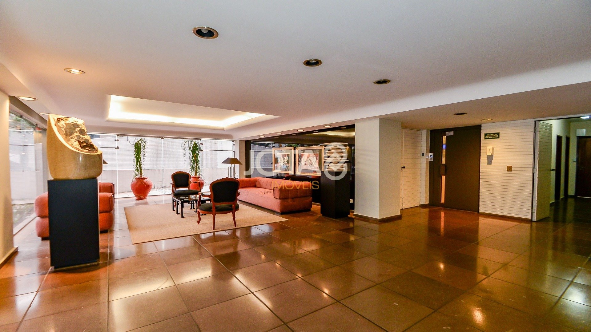 APARTAMENTO REFORMADO DE 4 QUARTOS NO BATEL