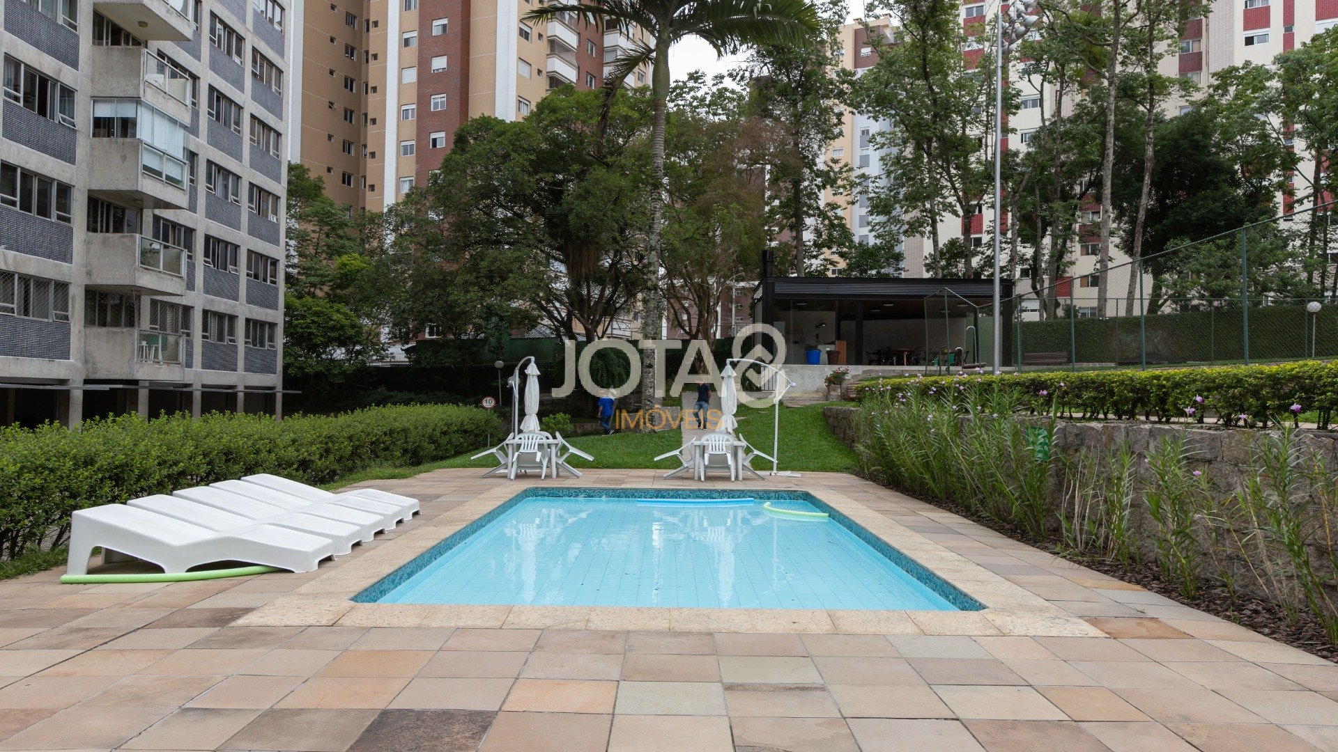 APARTAMENTO EM CONDOMÍNIO CLUBE NO AHÚ