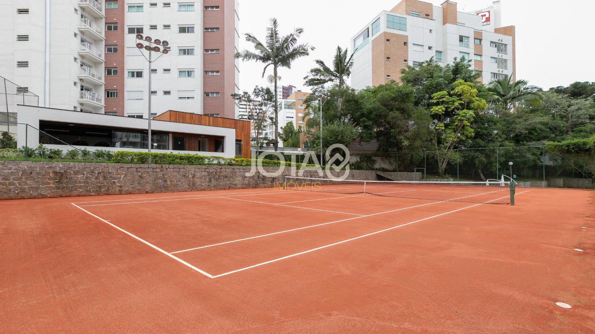 APARTAMENTO EM CONDOMÍNIO CLUBE NO AHÚ