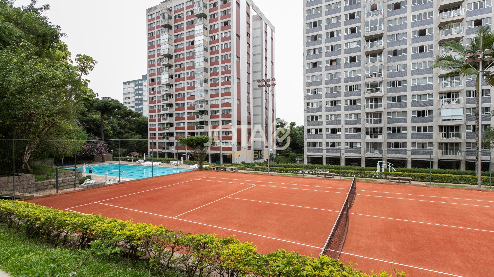 APARTAMENTO EM CONDOMÍNIO CLUBE NO AHÚ