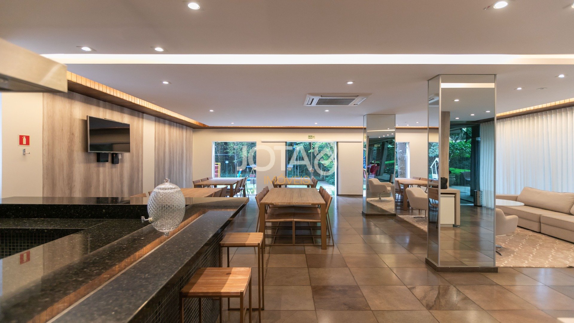 APARTAMENTO EM CONDOMÍNIO CLUBE NO AHÚ