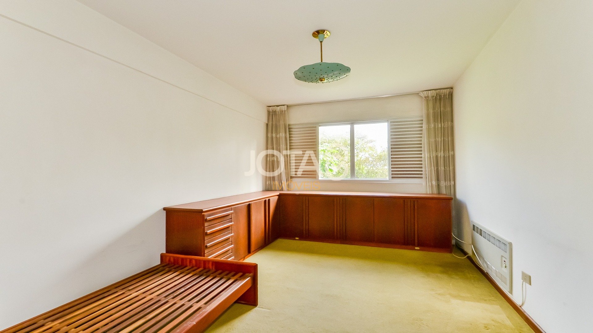 APARTAMENTO EM CONDOMÍNIO CLUBE NO AHÚ