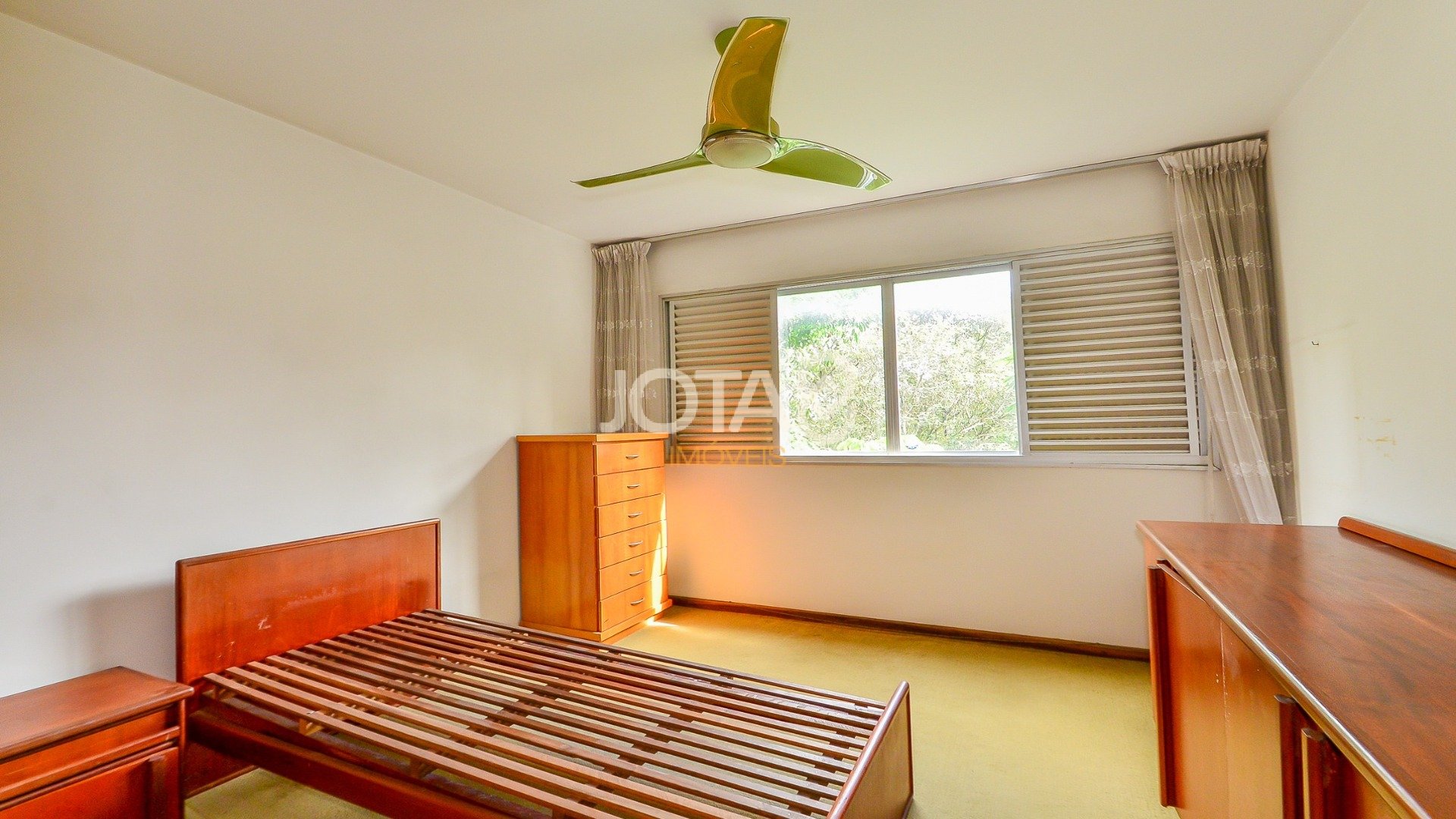 APARTAMENTO EM CONDOMÍNIO CLUBE NO AHÚ