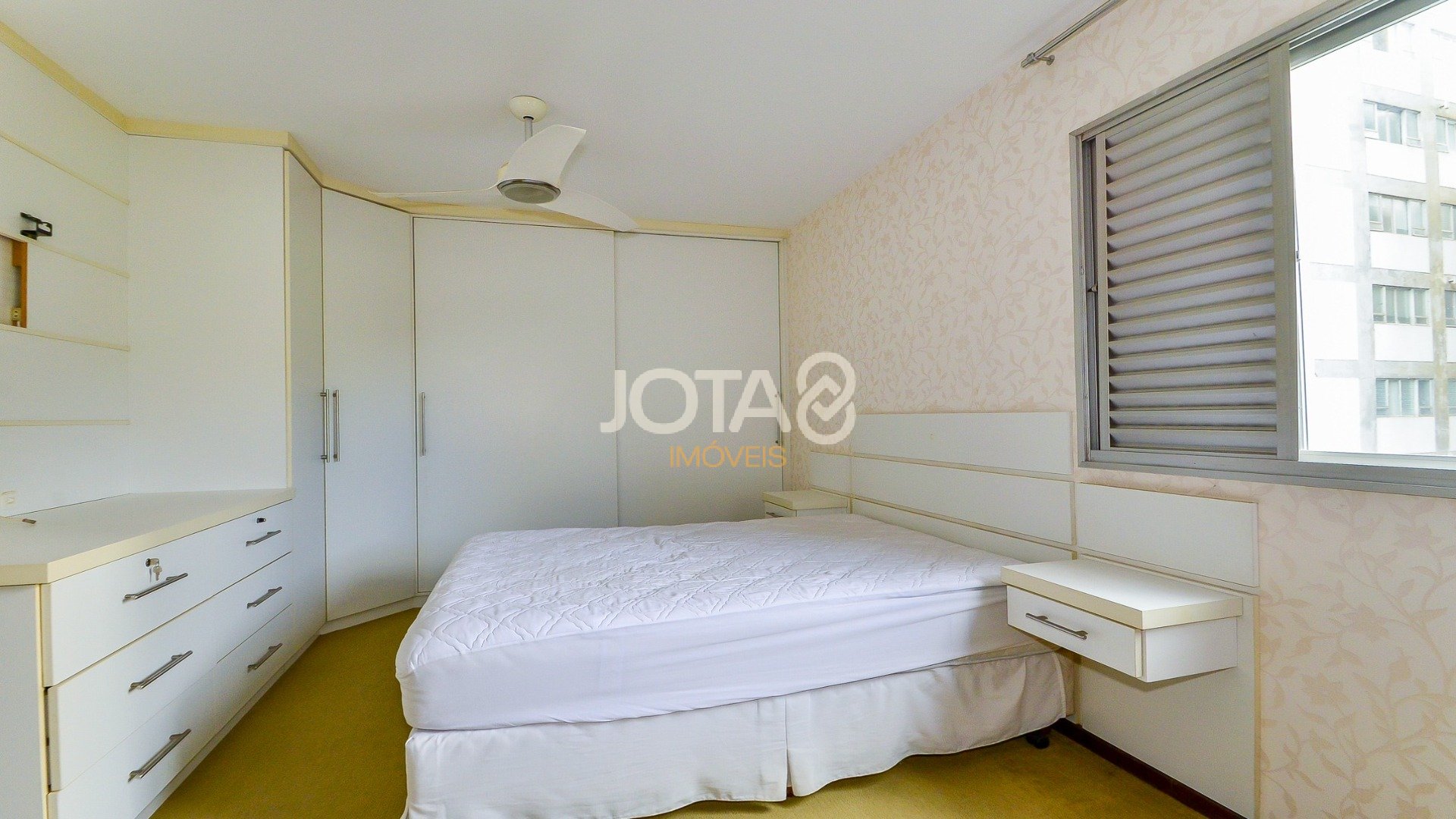 APARTAMENTO EM CONDOMÍNIO CLUBE NO AHÚ