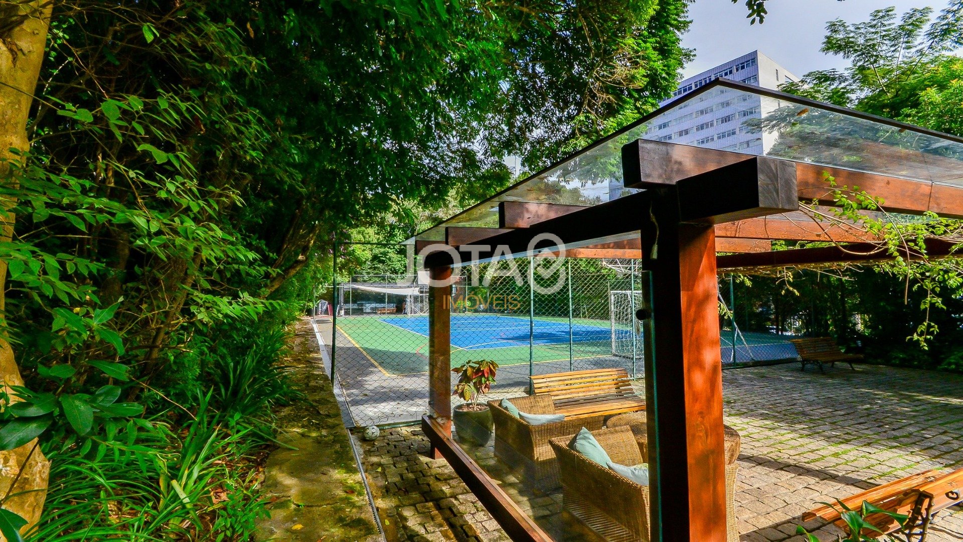 APARTAMENTO EM CONDOMÍNIO CLUBE NO AHÚ