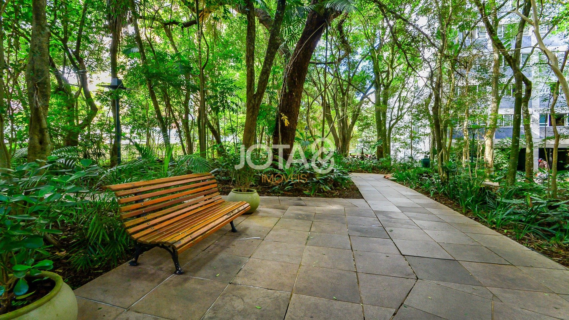 APARTAMENTO EM CONDOMÍNIO CLUBE NO AHÚ