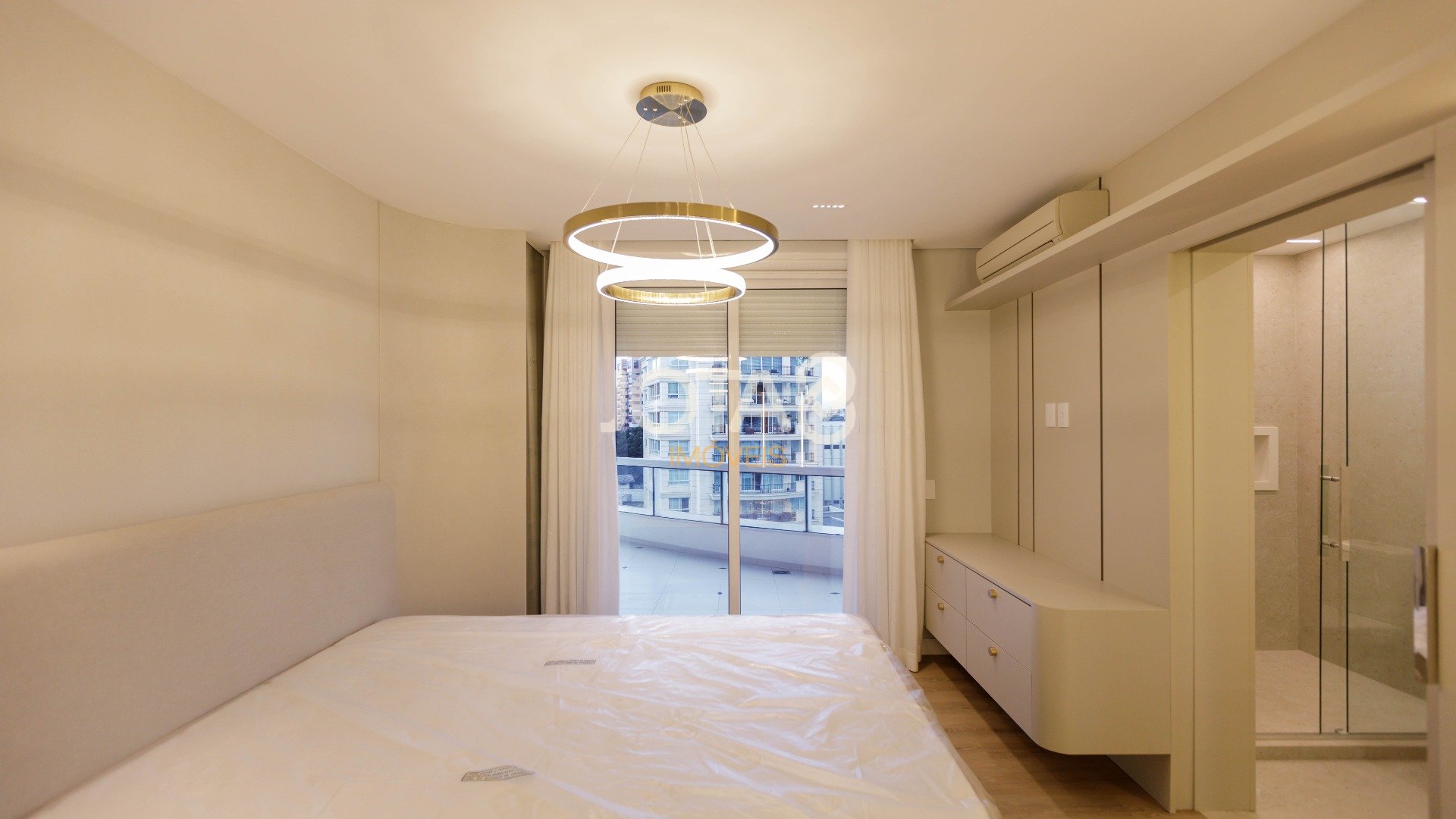 SOFISTICADO APARTAMENTO COM 3 SUÍTES NO CONDOMÍNIO CLUBE THE ISLAND