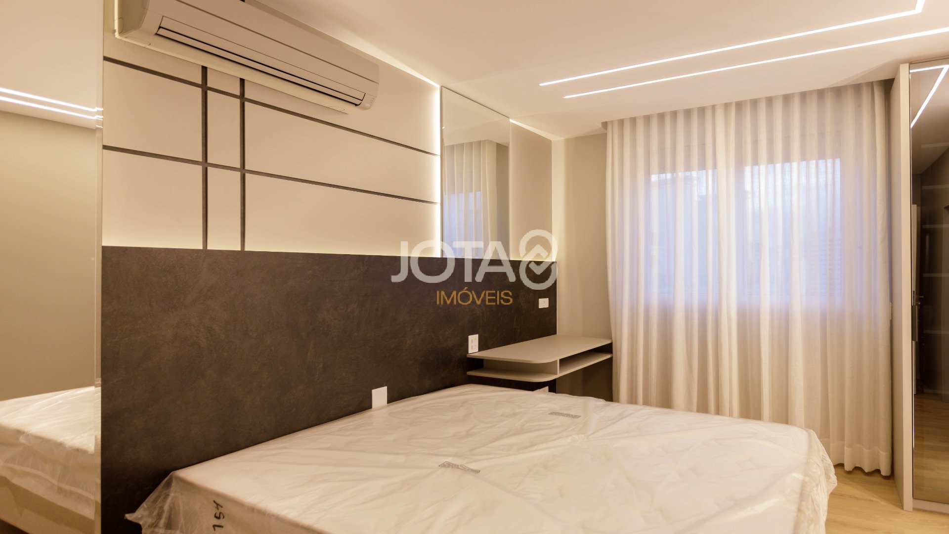 SOFISTICADO APARTAMENTO COM 3 SUÍTES NO CONDOMÍNIO CLUBE THE ISLAND