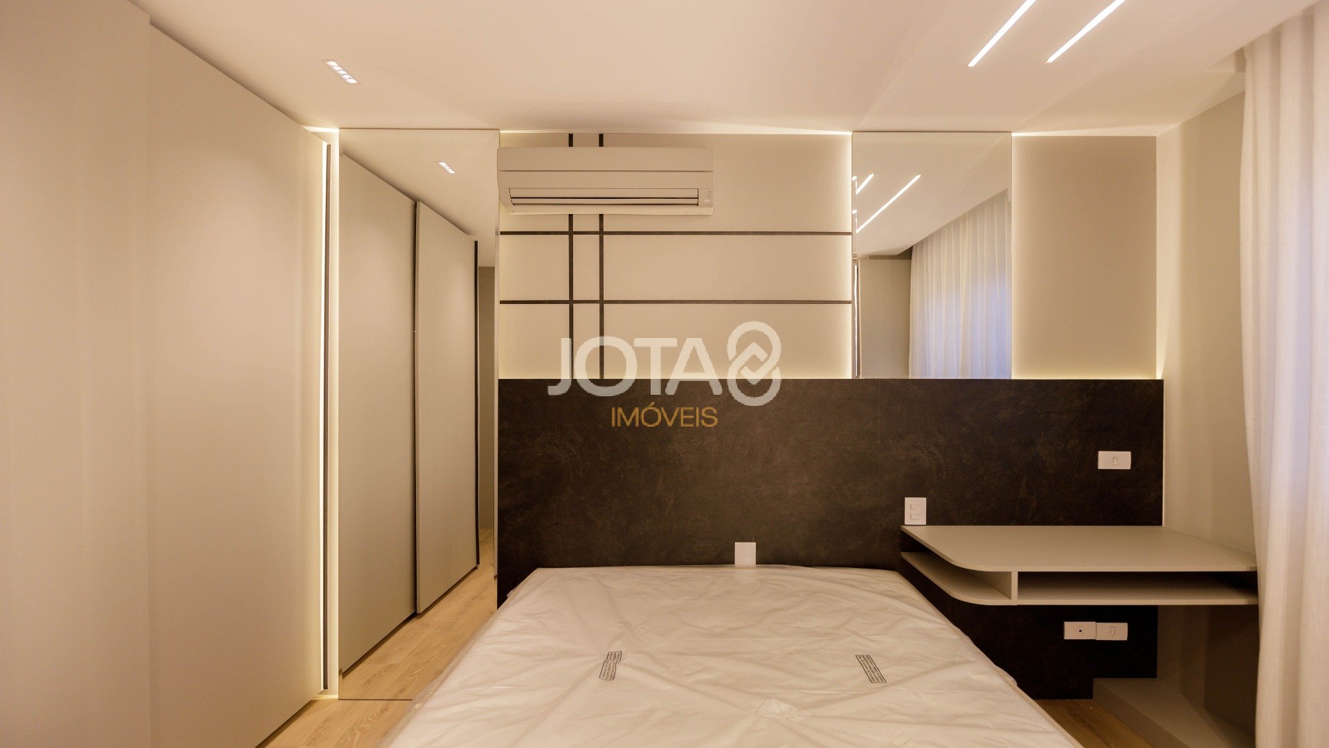SOFISTICADO APARTAMENTO COM 3 SUÍTES NO CONDOMÍNIO CLUBE THE ISLAND