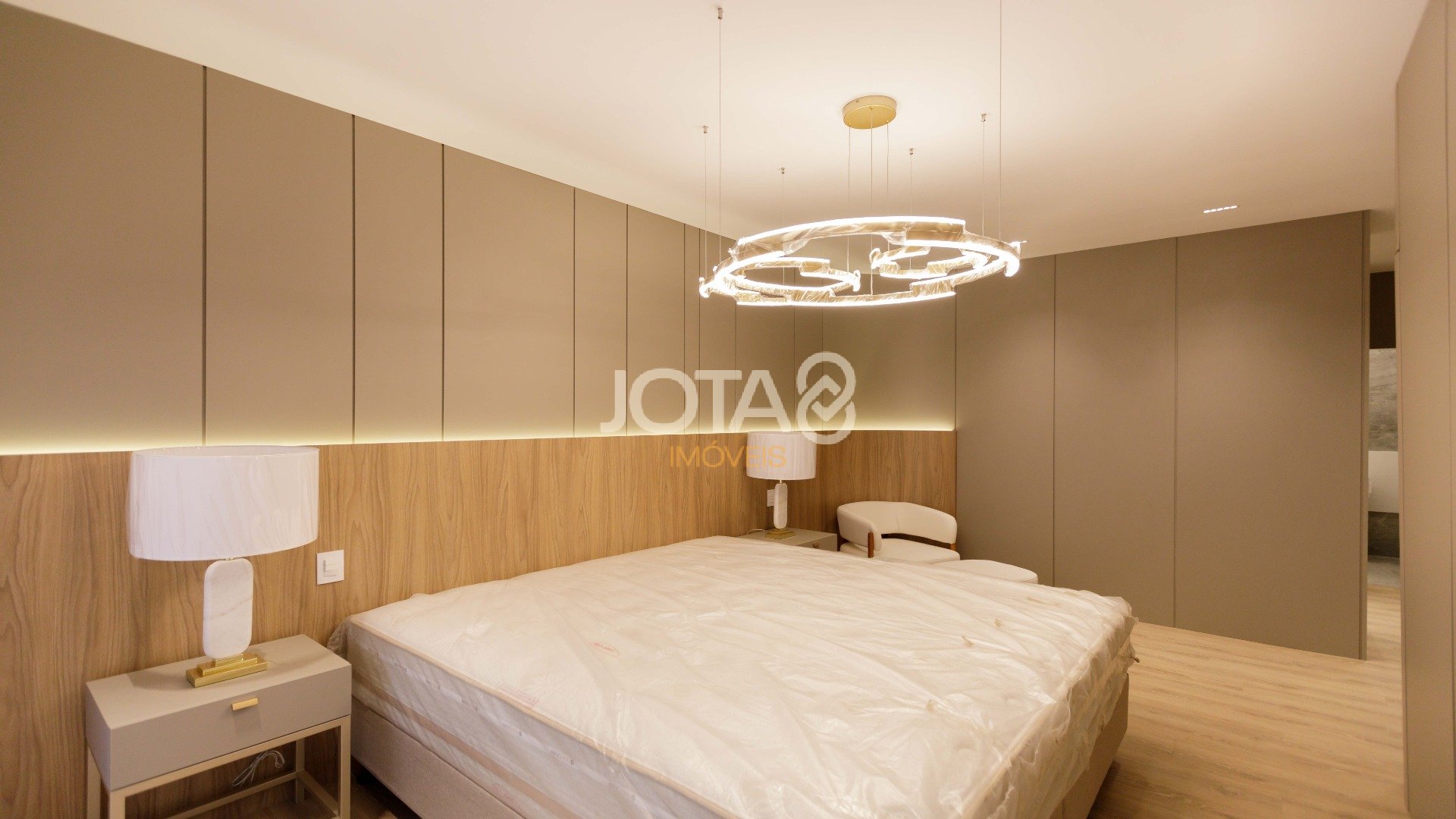 SOFISTICADO APARTAMENTO COM 3 SUÍTES NO CONDOMÍNIO CLUBE THE ISLAND