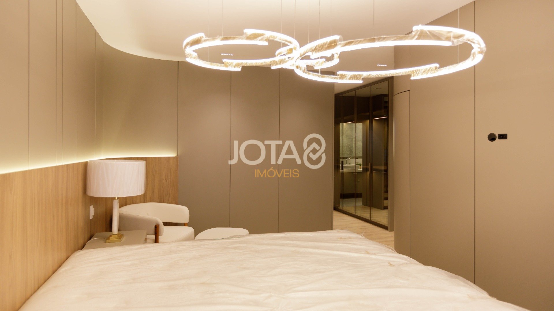 SOFISTICADO APARTAMENTO COM 3 SUÍTES NO CONDOMÍNIO CLUBE THE ISLAND