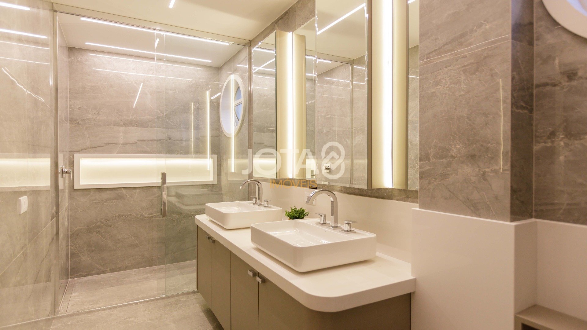SOFISTICADO APARTAMENTO COM 3 SUÍTES NO CONDOMÍNIO CLUBE THE ISLAND