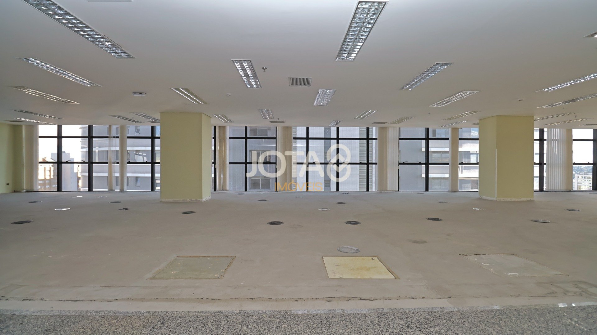 SALA COMERCIAL DE 173,2 M² NO CENTRO EMPRESARIAL NA AV JOÃO GUALBERTO