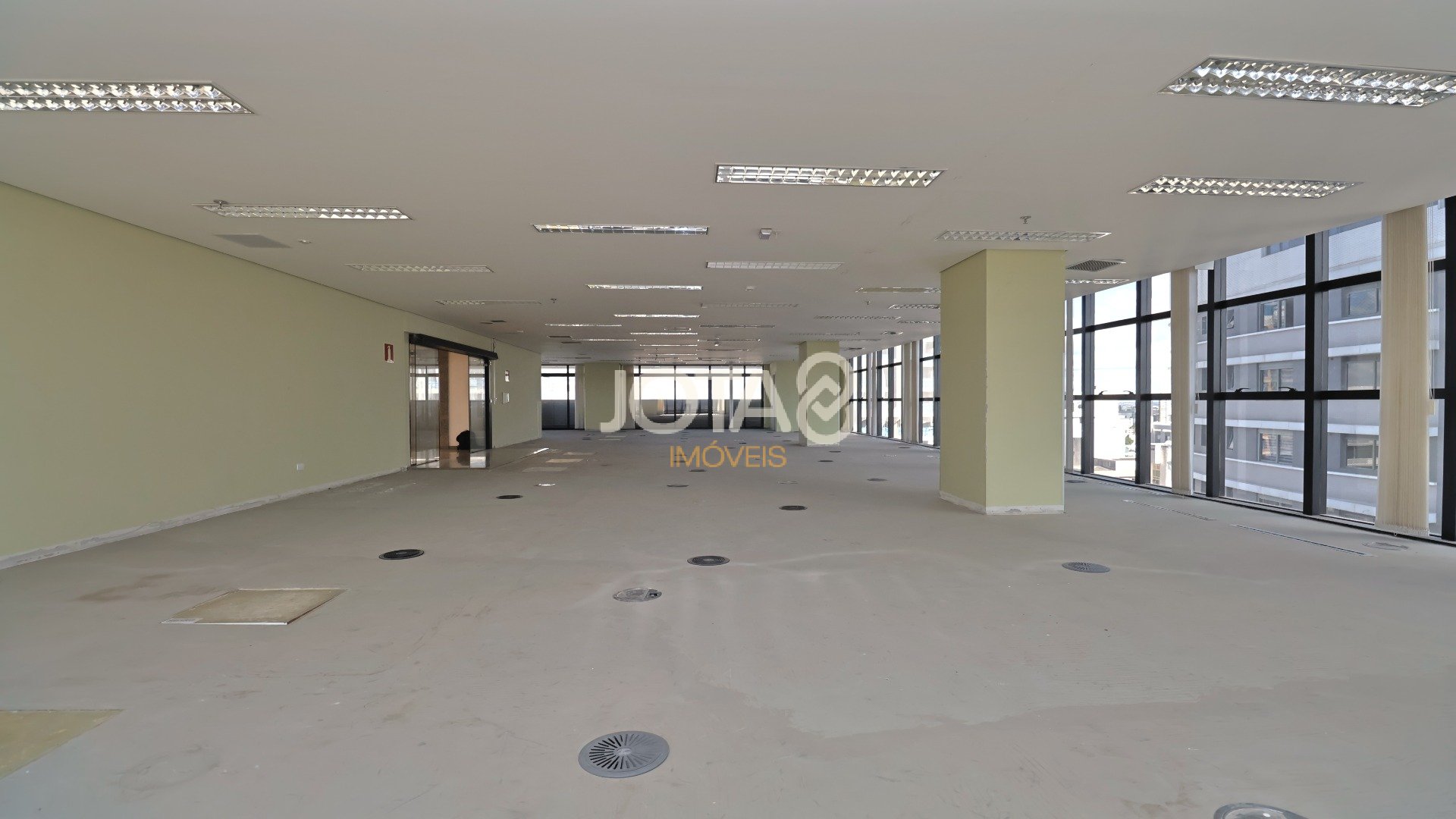 SALA COMERCIAL DE 173,2 M² NO CENTRO EMPRESARIAL NA AV JOÃO GUALBERTO