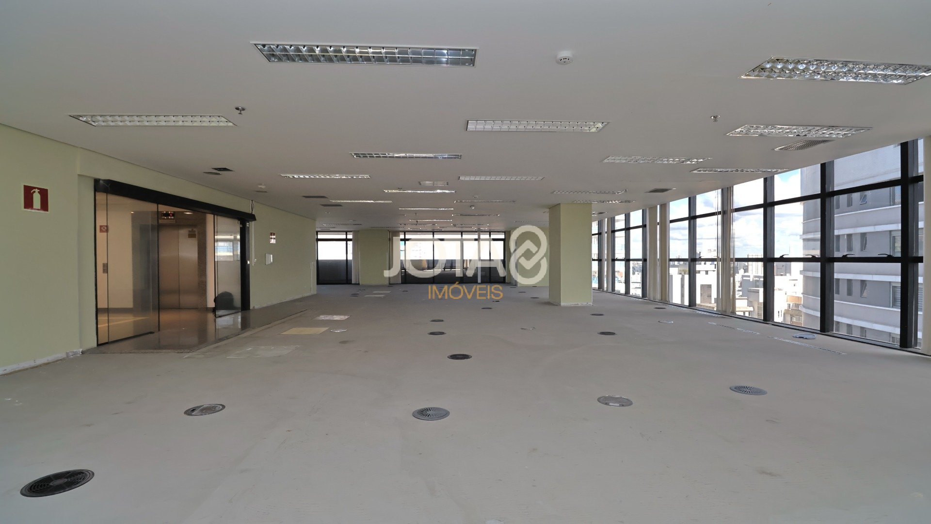 SALA COMERCIAL DE 173,2 M² NO CENTRO EMPRESARIAL NA AV JOÃO GUALBERTO