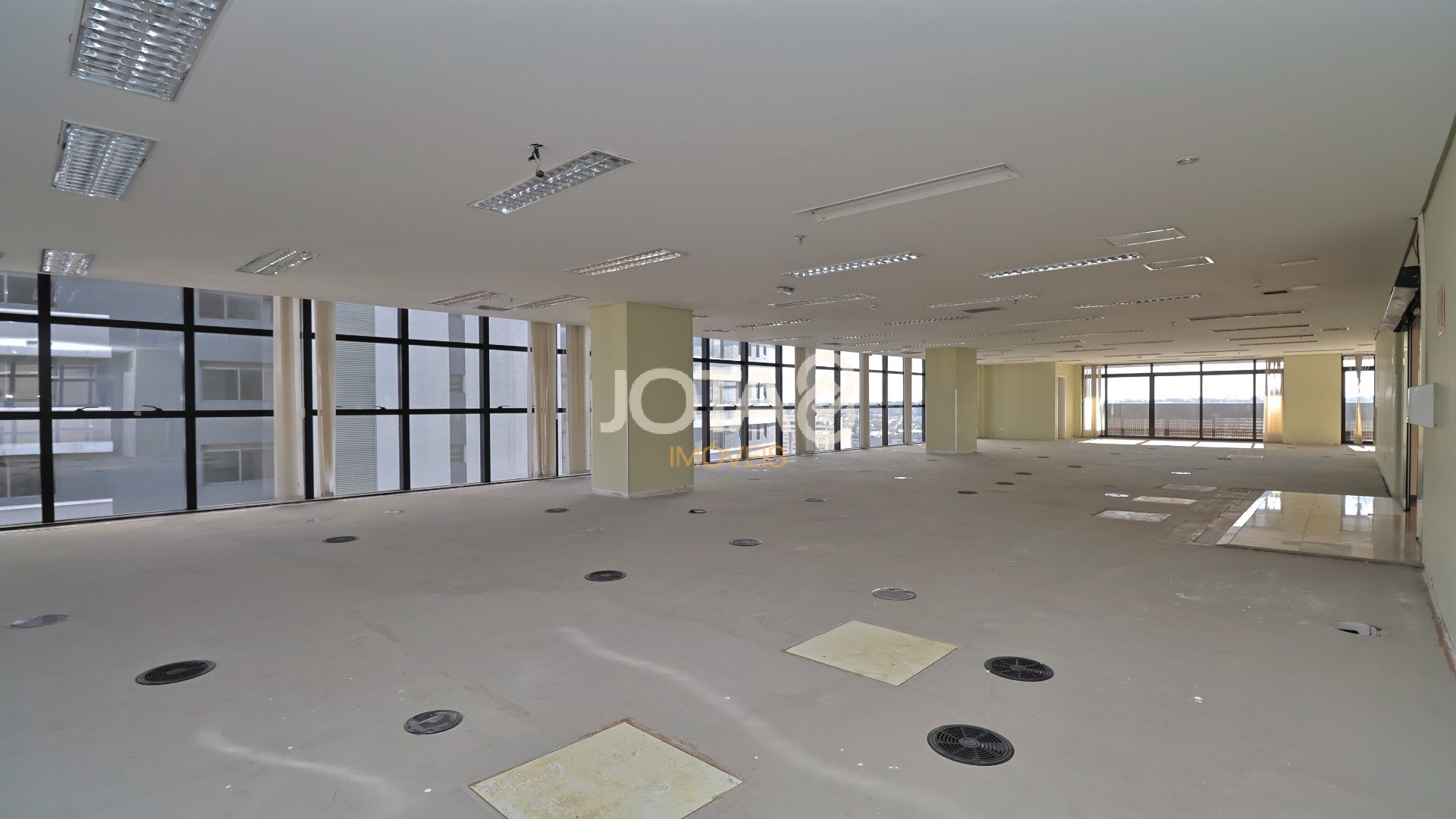 SALA COMERCIAL DE 173,2 M² NO CENTRO EMPRESARIAL NA AV JOÃO GUALBERTO