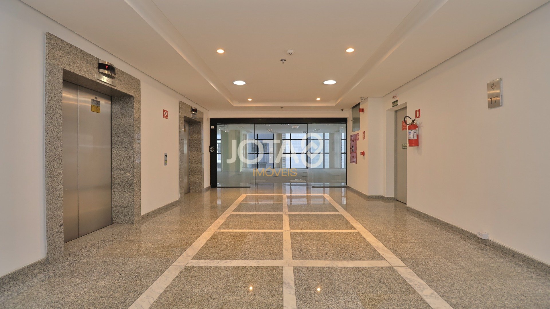 SALA COMERCIAL DE 173,2 M² NO CENTRO EMPRESARIAL NA AV JOÃO GUALBERTO