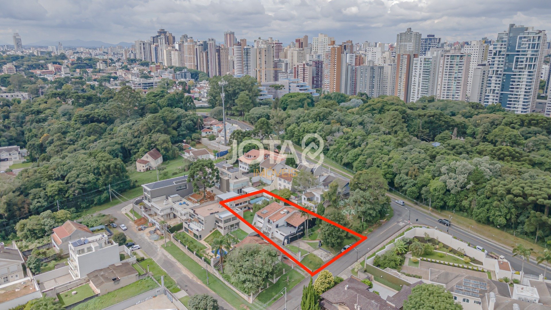 TERRENO AO LADO DO PARQUE BARIGUI