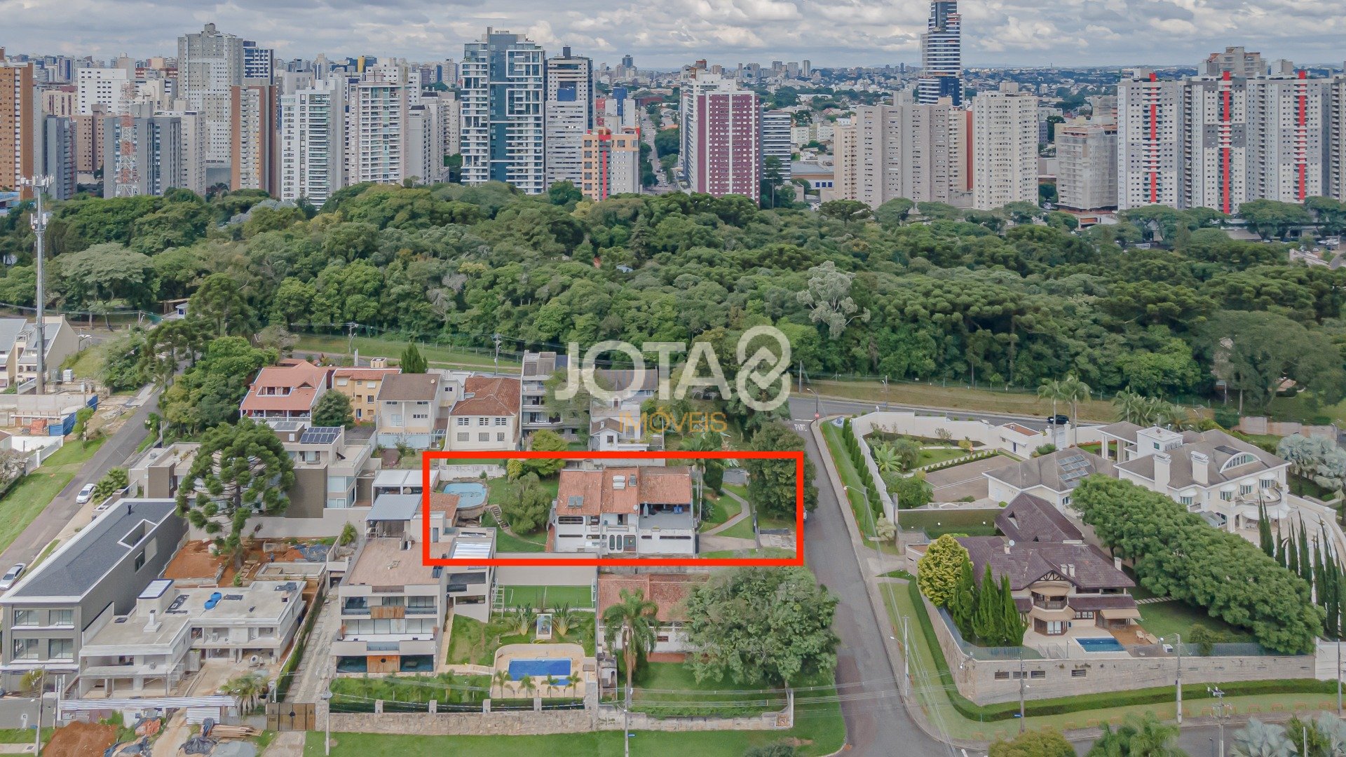 TERRENO AO LADO DO PARQUE BARIGUI