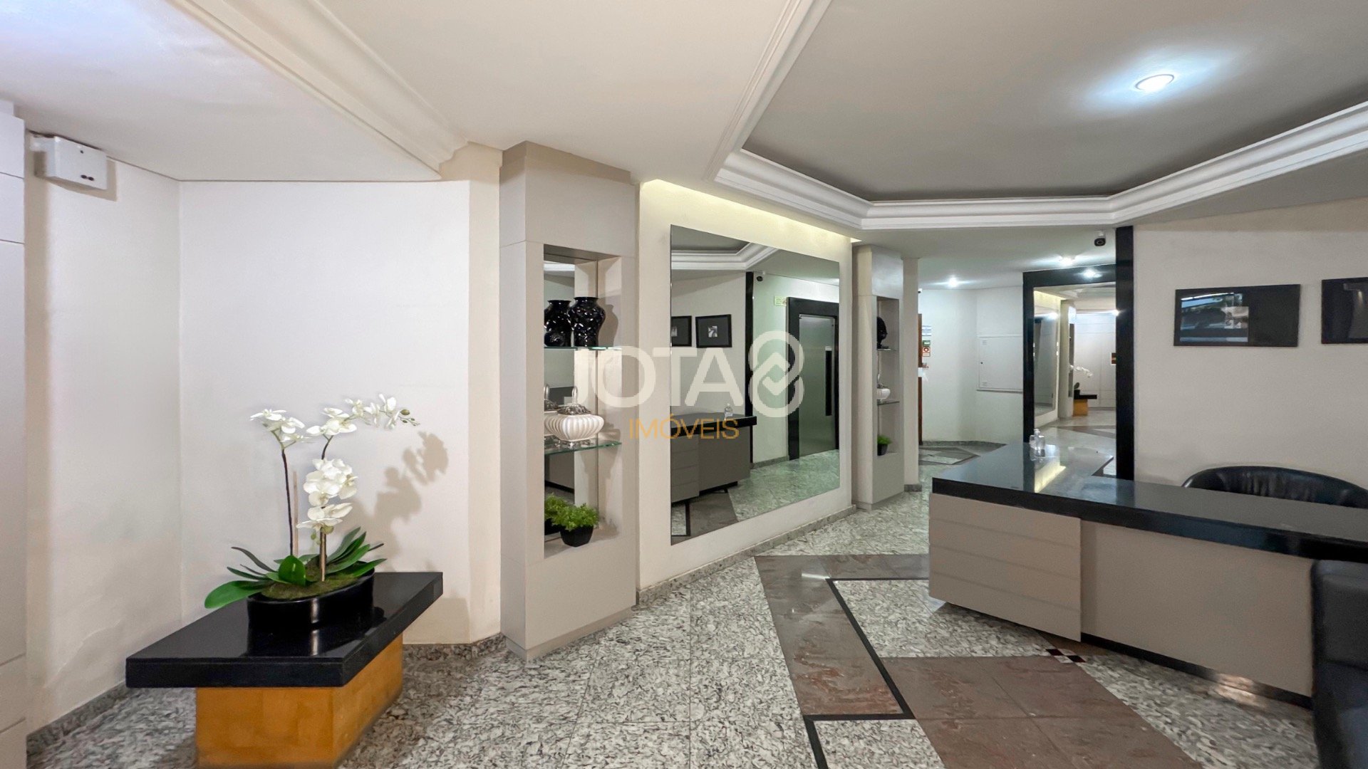 APARTAMENTO 2 QUARTOS NO BATEL