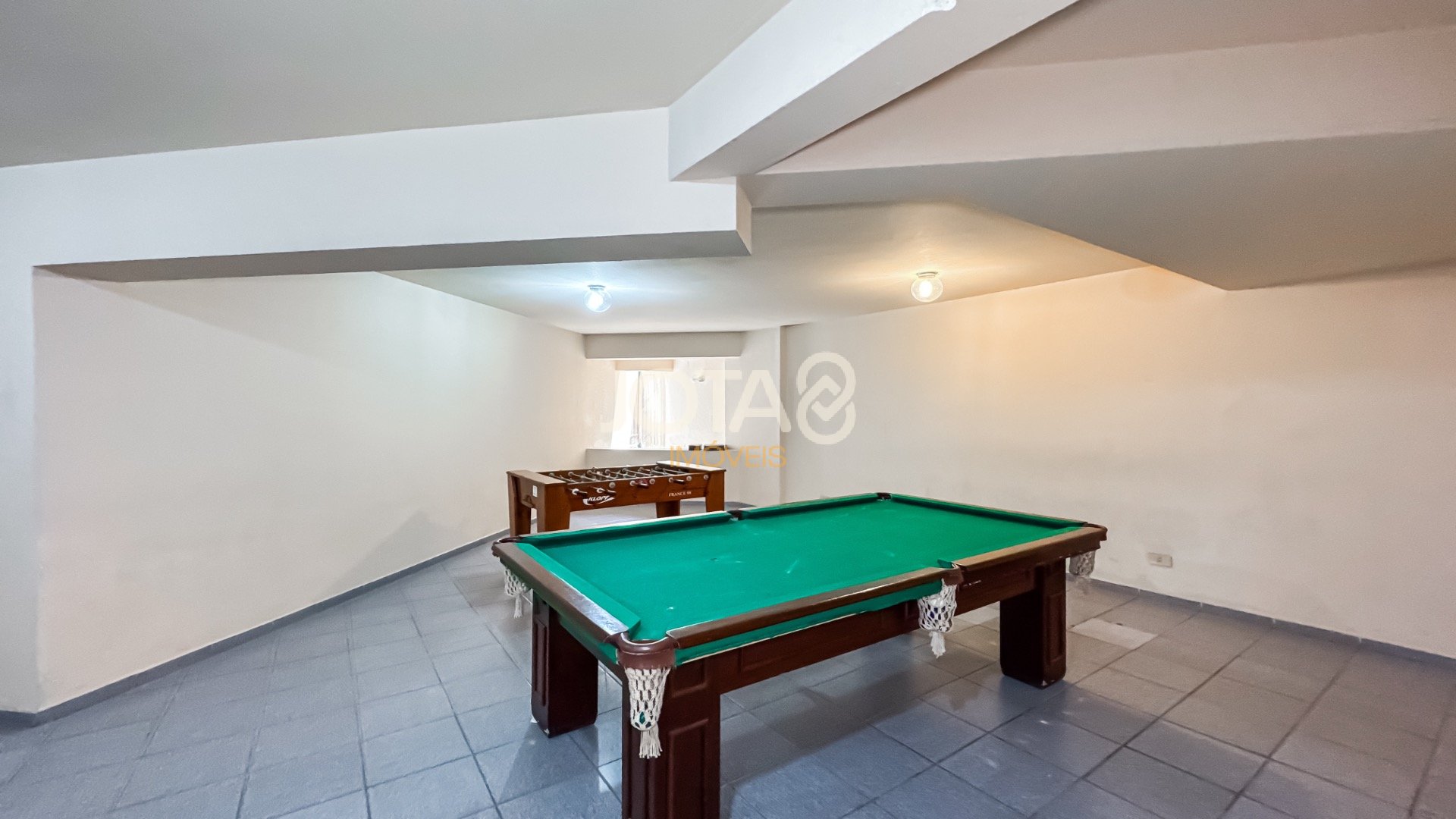 APARTAMENTO 2 QUARTOS NO BATEL
