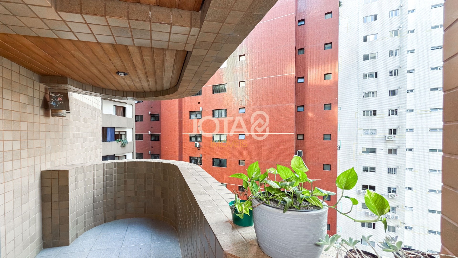 APARTAMENTO 2 QUARTOS NO BATEL