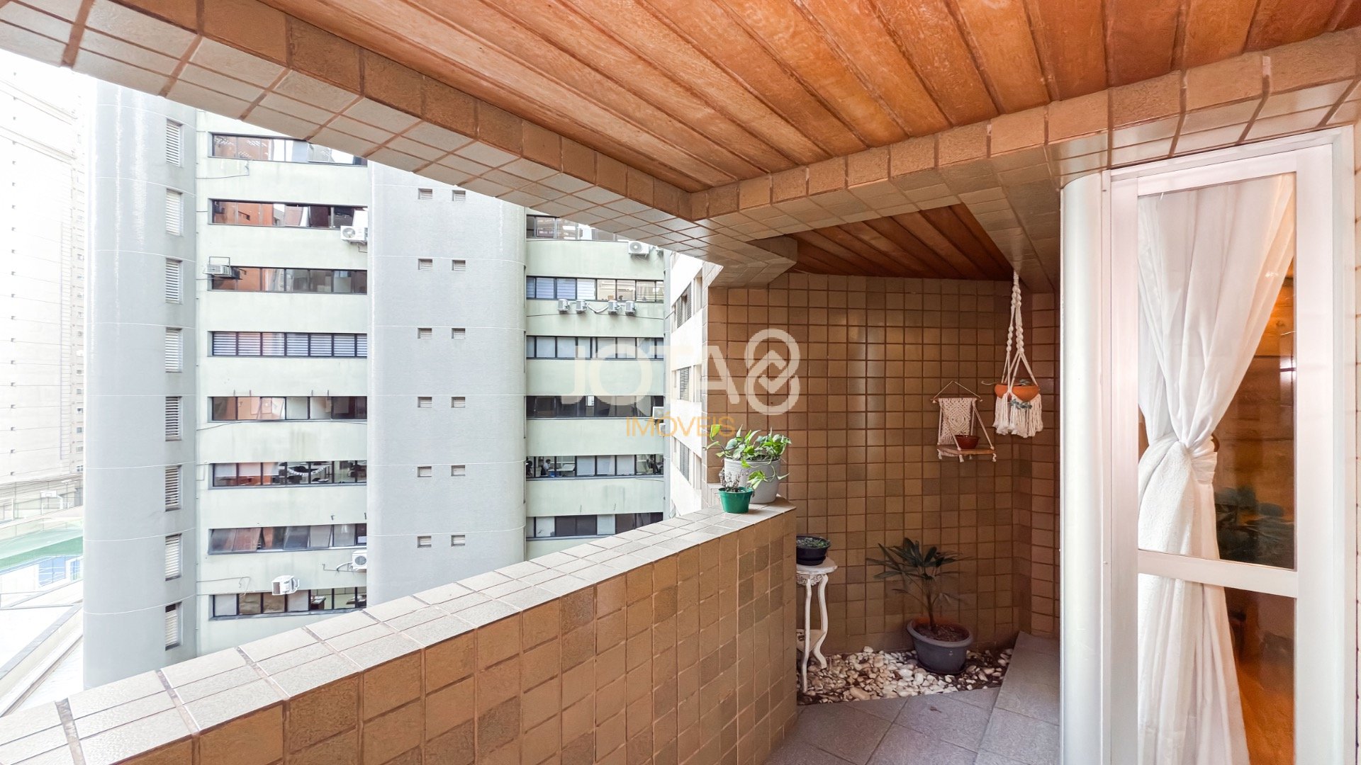 APARTAMENTO 2 QUARTOS NO BATEL