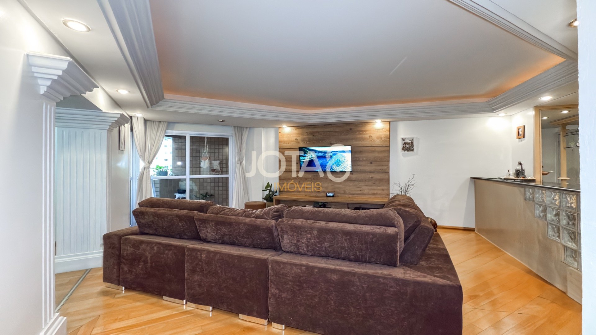 APARTAMENTO 2 QUARTOS NO BATEL