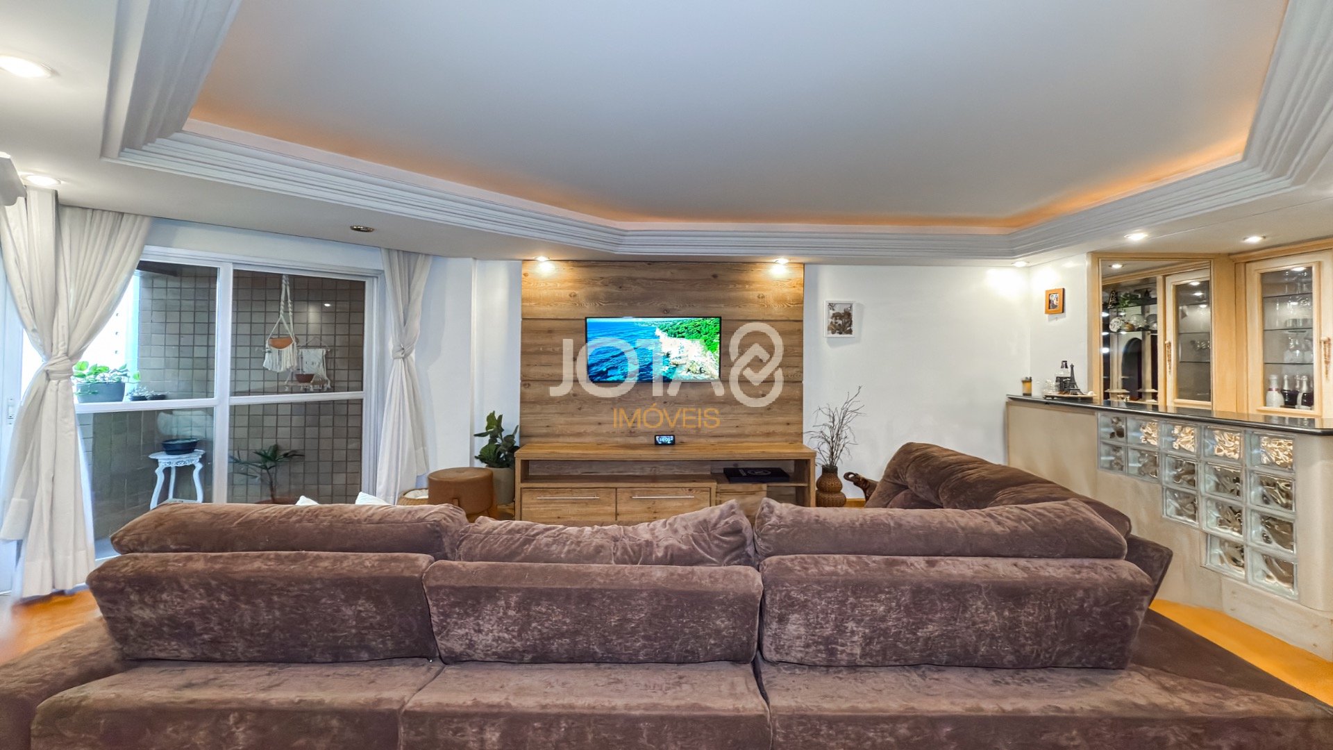 APARTAMENTO 2 QUARTOS NO BATEL