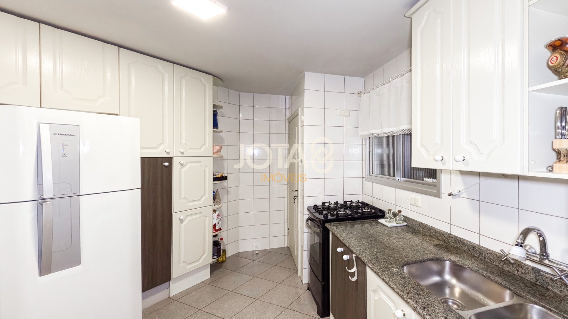 APARTAMENTO 2 QUARTOS NO BATEL